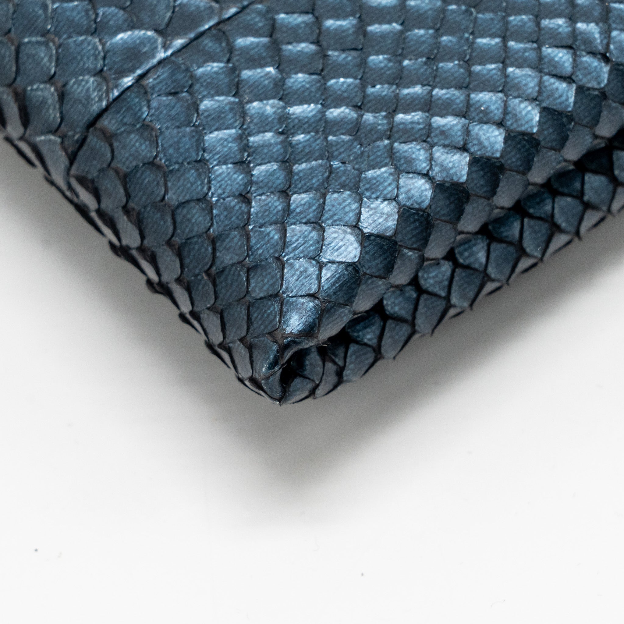BVLGARI CLUTCH BAG PYTHON/NAPPA ROYAL SAPPHIRE/BLACK LGHW