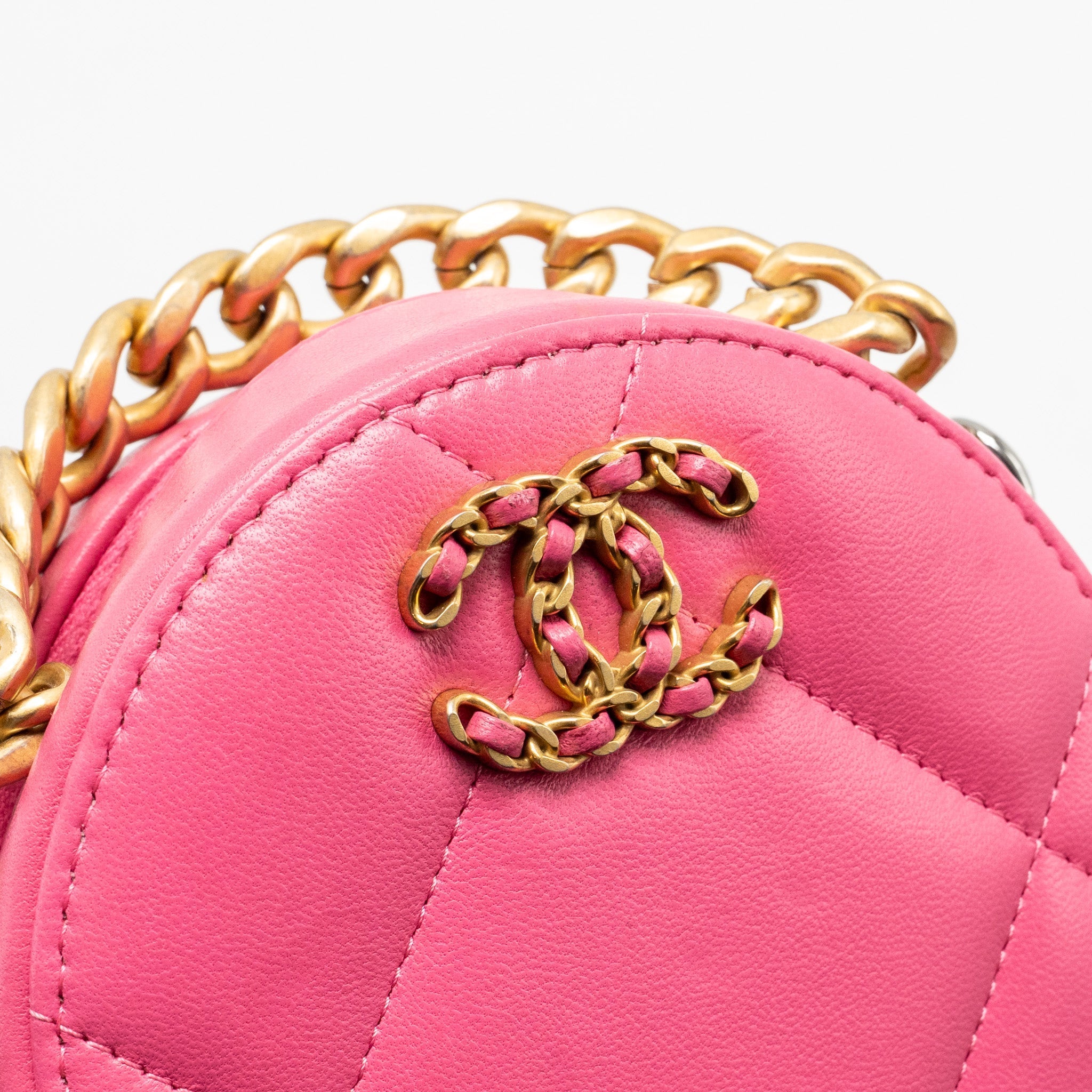 CHANEL 19 ROUND CLUTCH WITH CHAIN LAMBSKIN PINK MULTICOLOUR HARDWARE (MICROCHIP)