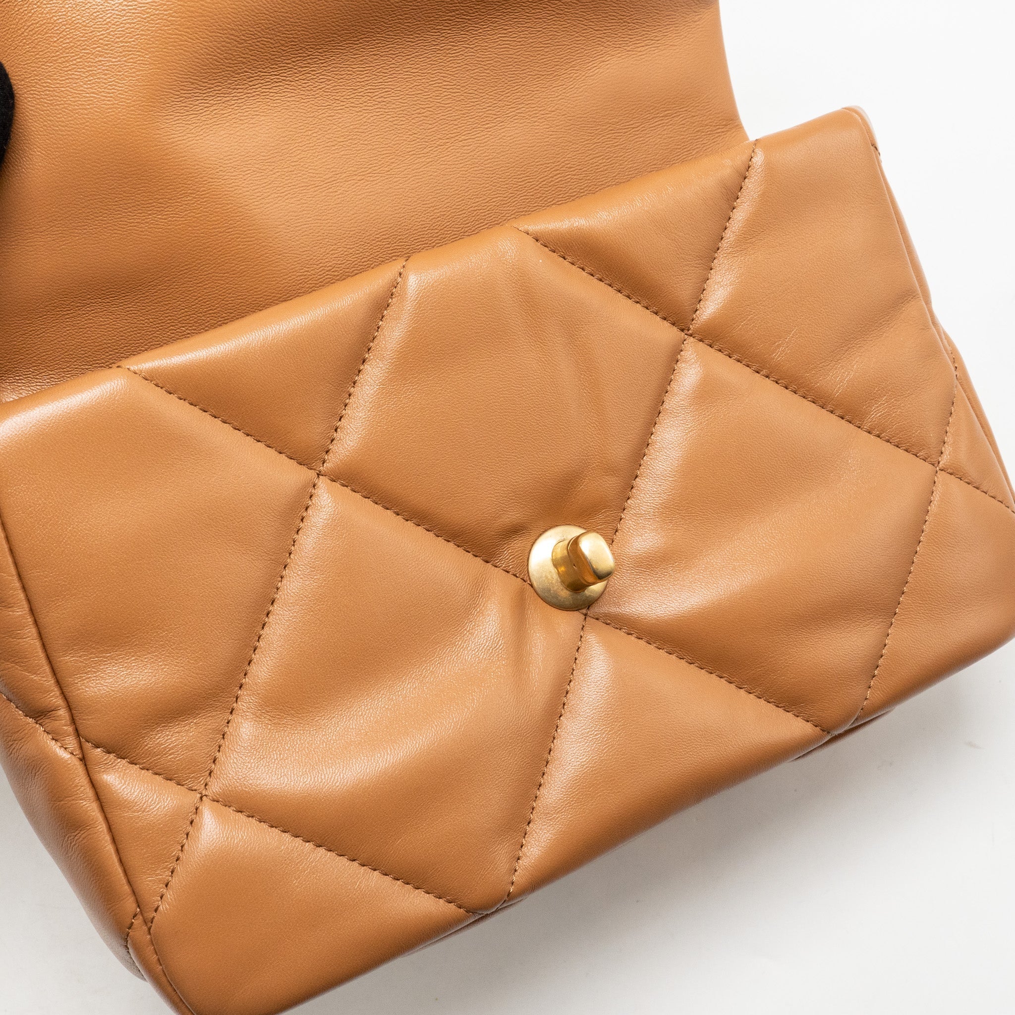 CHANEL SMALL 19 BAG LAMBSKIN CARAMEL MULTICOLOURED HARDWARE (MICROCHIP)