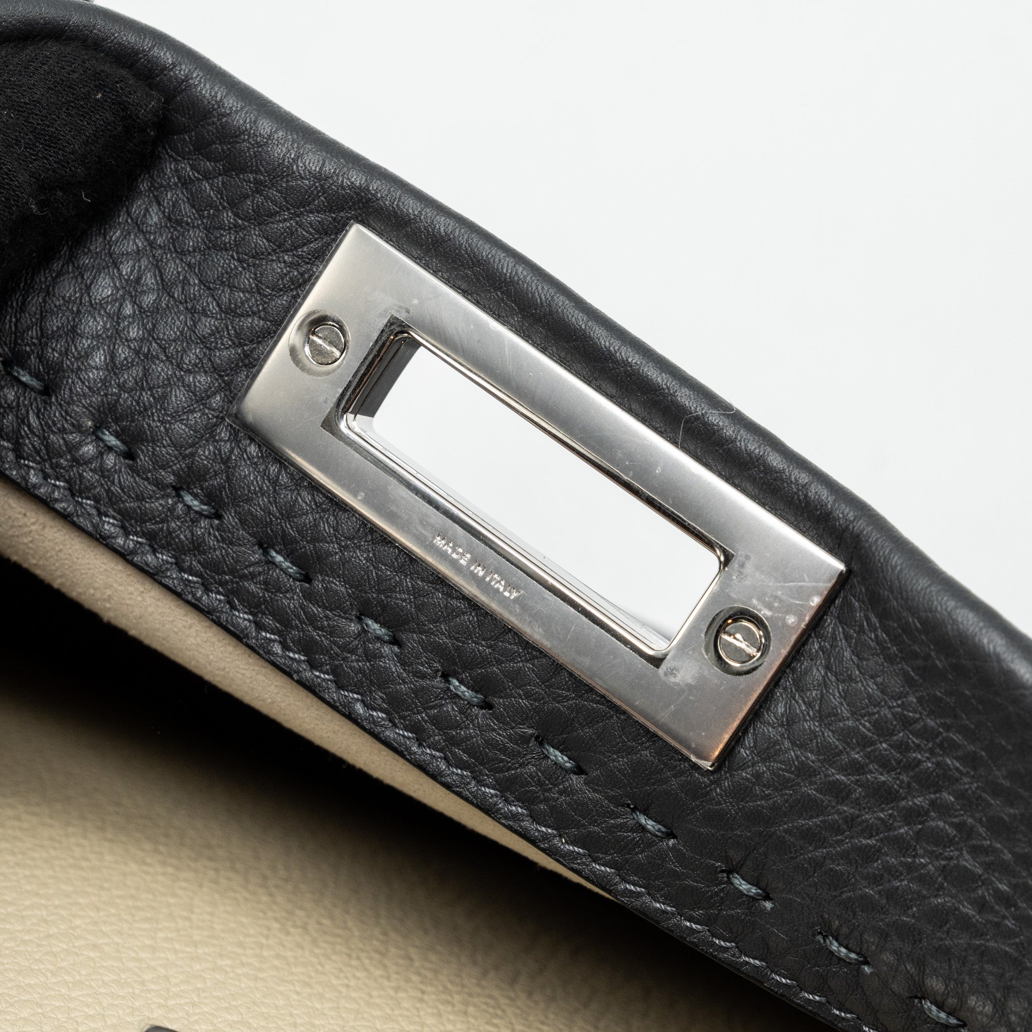 FENDI MEDIUM PEEKABOO BAG SELLERIA LEATHER BLACK SHW