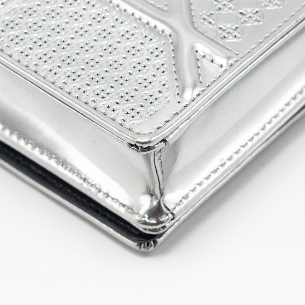 DIOR DIORAMA WALLET ON CHAIN CALFSKIN SILVER SHW