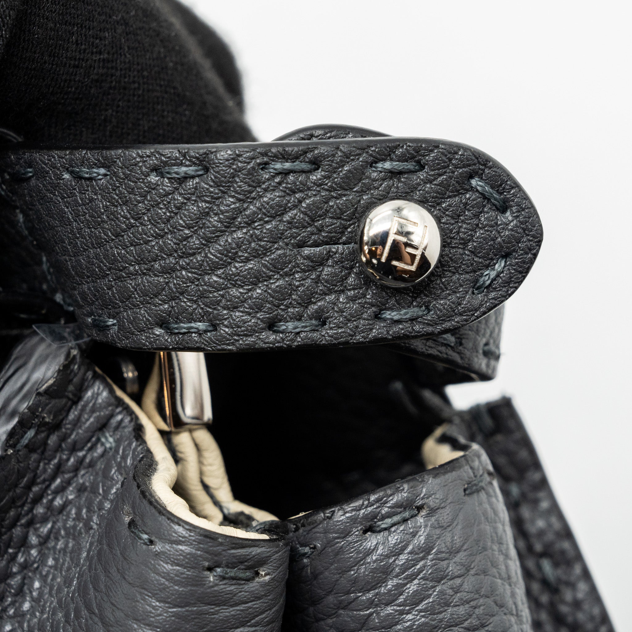 FENDI MEDIUM PEEKABOO BAG SELLERIA LEATHER BLACK SHW