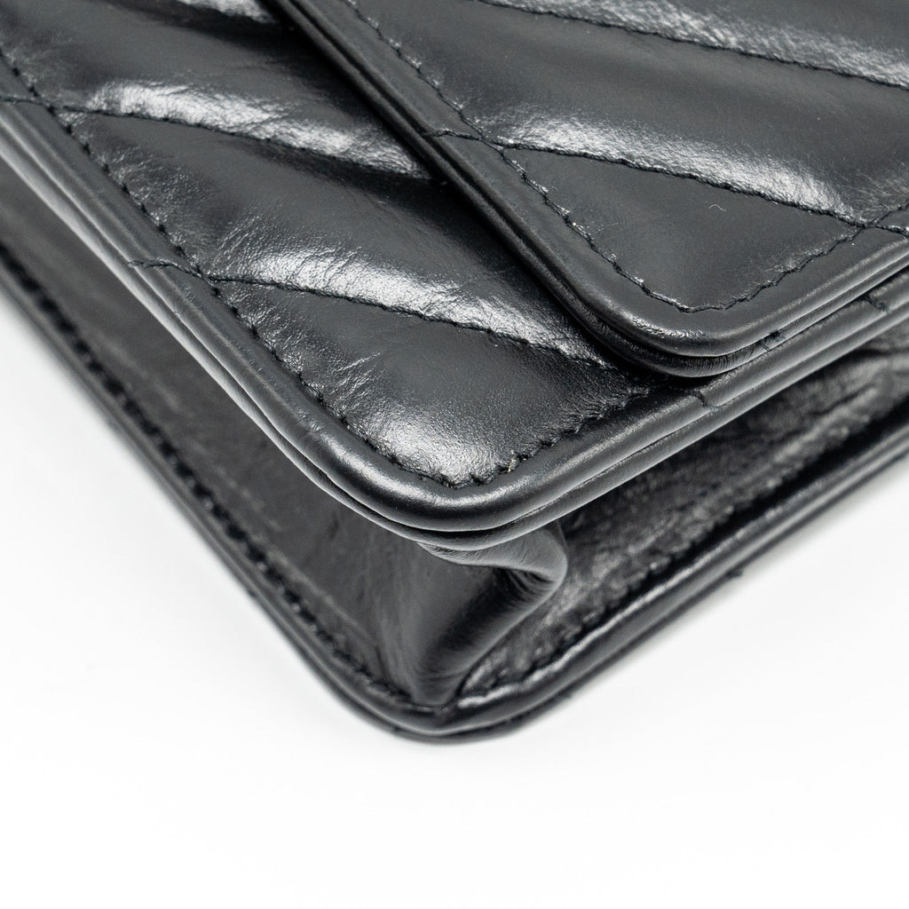 CHANEL CHEVRON 2.55 REISSUE WALLET ON CHAIN AGED CALFSKIN BLACK GHW (MICROCHIP)