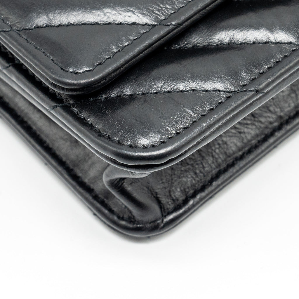 CHANEL CHEVRON 2.55 REISSUE WALLET ON CHAIN AGED CALFSKIN BLACK GHW (MICROCHIP)