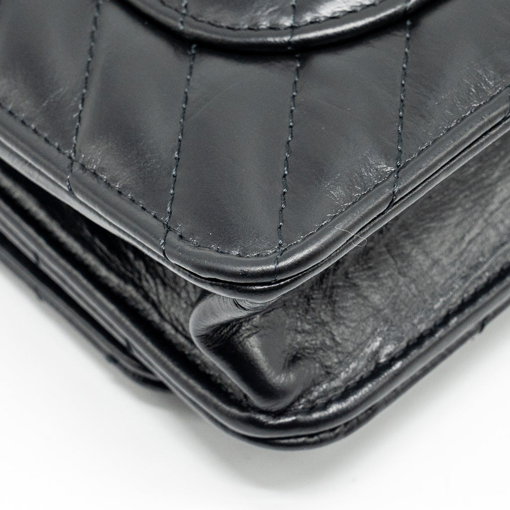 CHANEL CHEVRON 2.55 REISSUE WALLET ON CHAIN AGED CALFSKIN BLACK GHW (MICROCHIP)