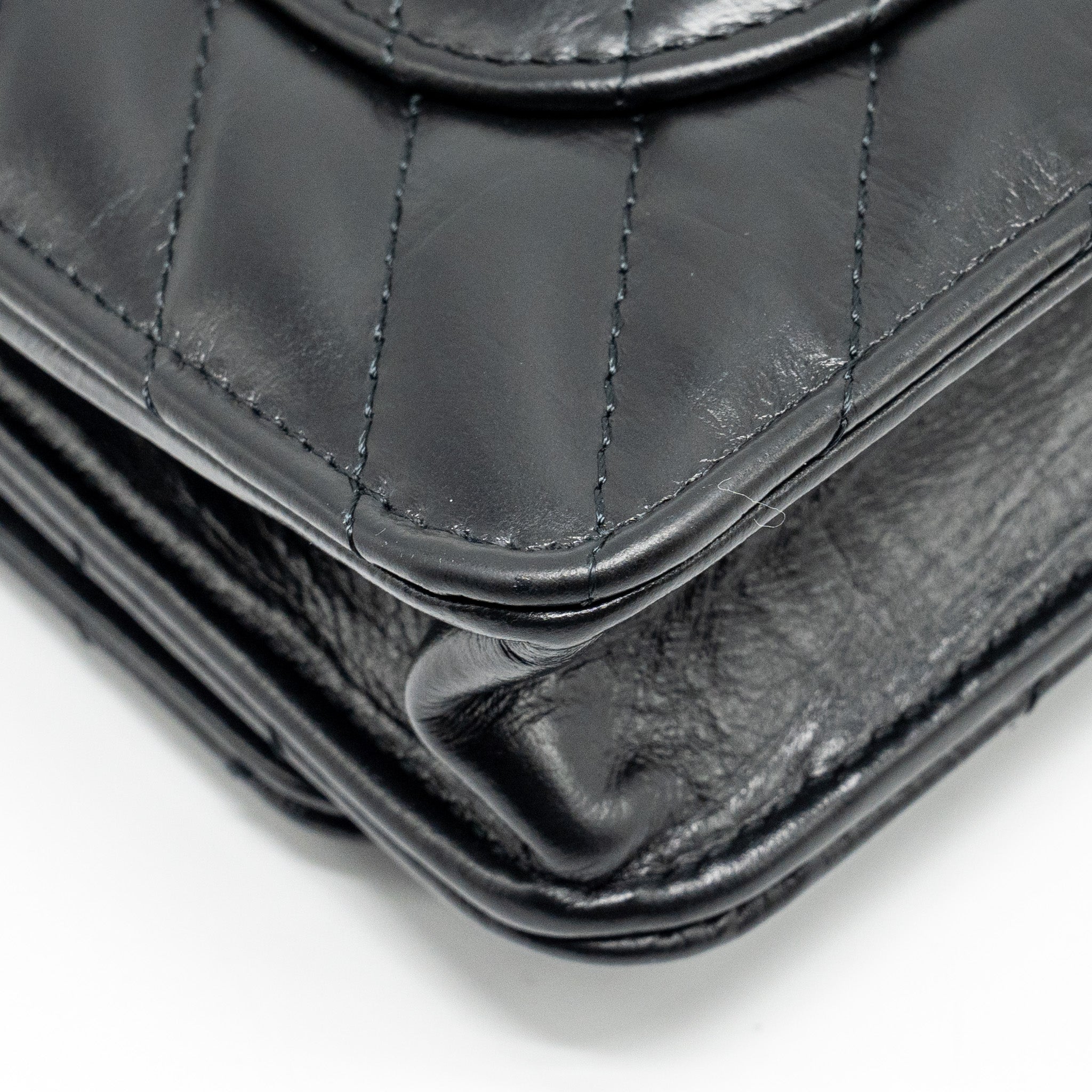 CHANEL CHEVRON 2.55 REISSUE WALLET ON CHAIN AGED CALFSKIN BLACK GHW (MICROCHIP)