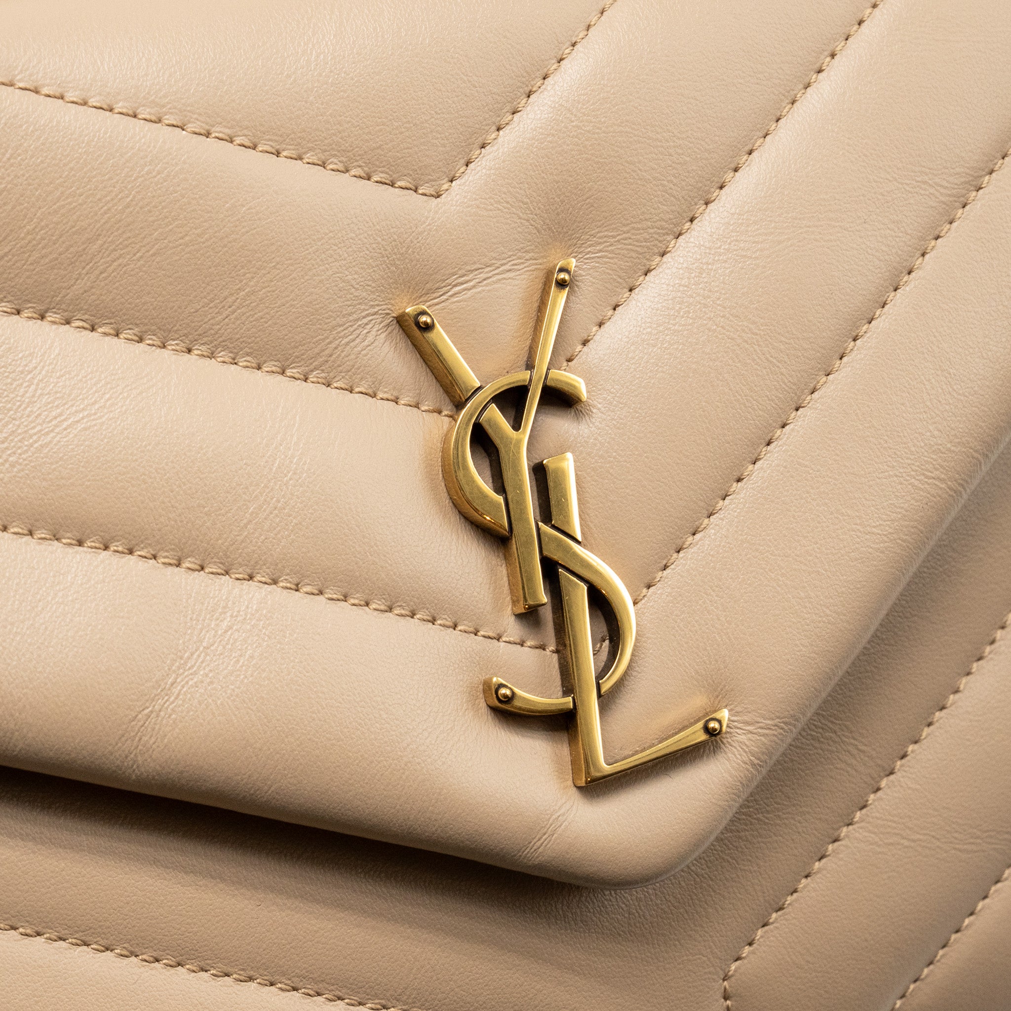 SAINT LAURENT / YSL SMALL LOU LOU SHOULDER BAG CALFSKIN BEIGE GHW