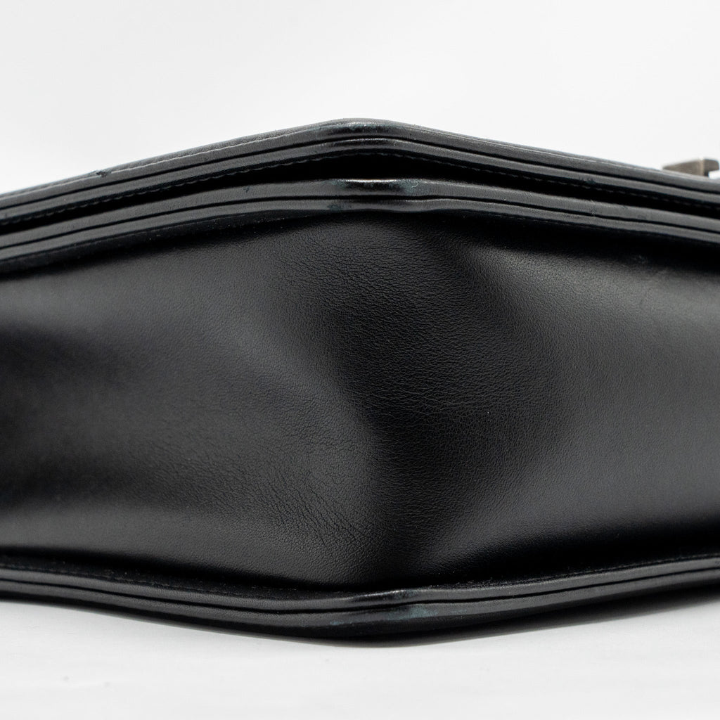 CHANEL NEW MEDIUM BOY BAG CALFSKIN BLACK RUTHENIUM HARDWARE