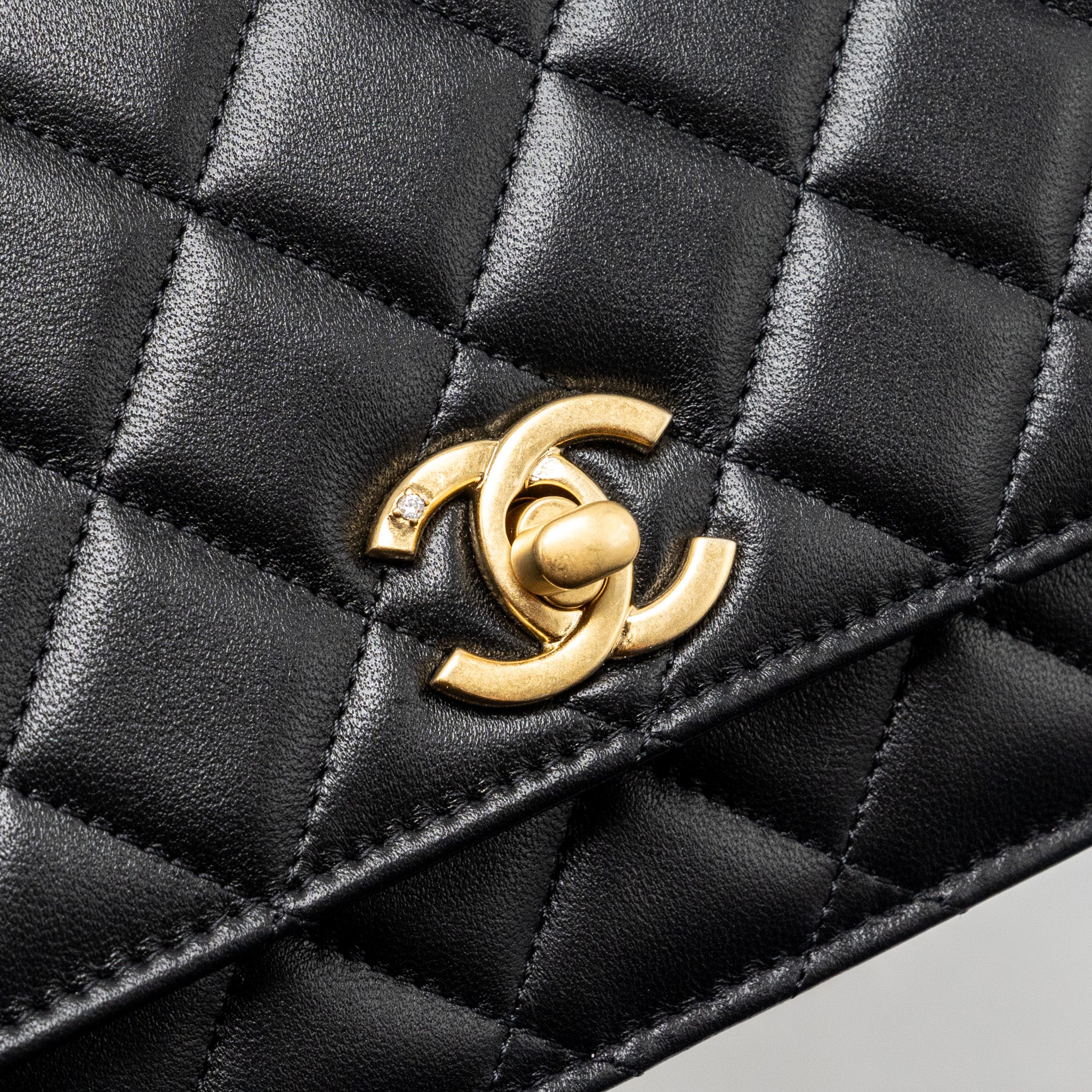 CHANEL 23A LION CHARMS WALLET ON CHAIN LAMBSKIN BLACK GHW (MICROCHIP)
