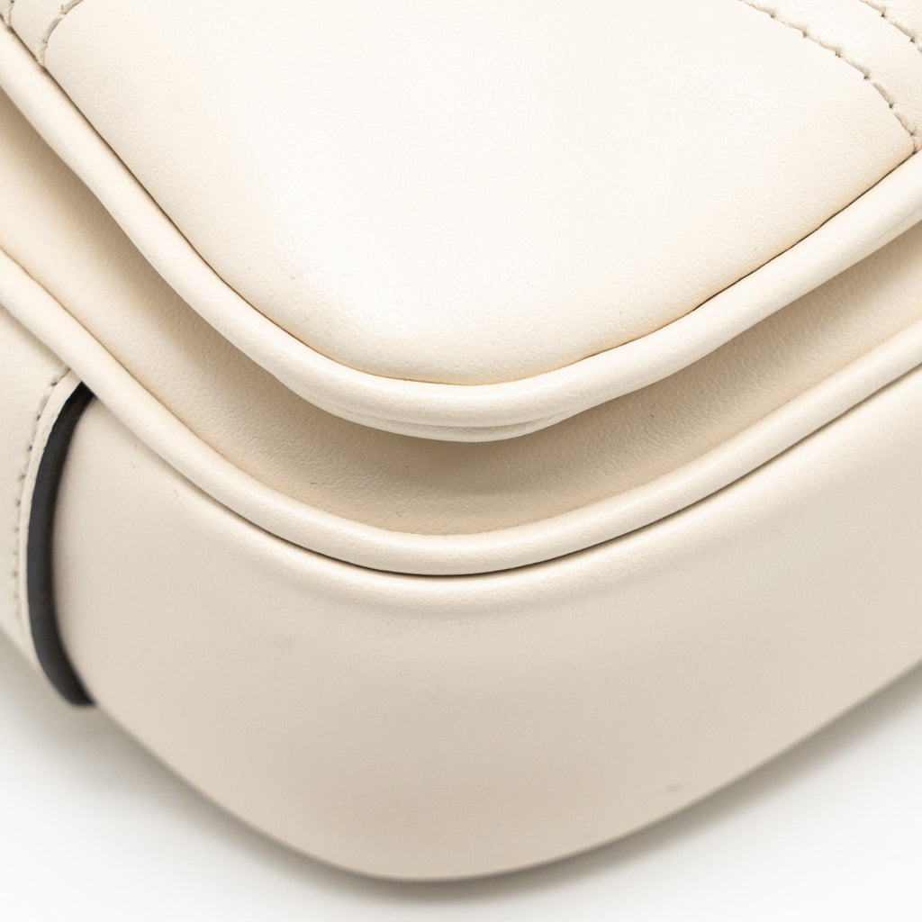 GUCCI MEDIUM GG MARMONT SHOULDER BAG WHITE MATELASSE CHEVRON LEATHER WITH WHITE HARDWARE