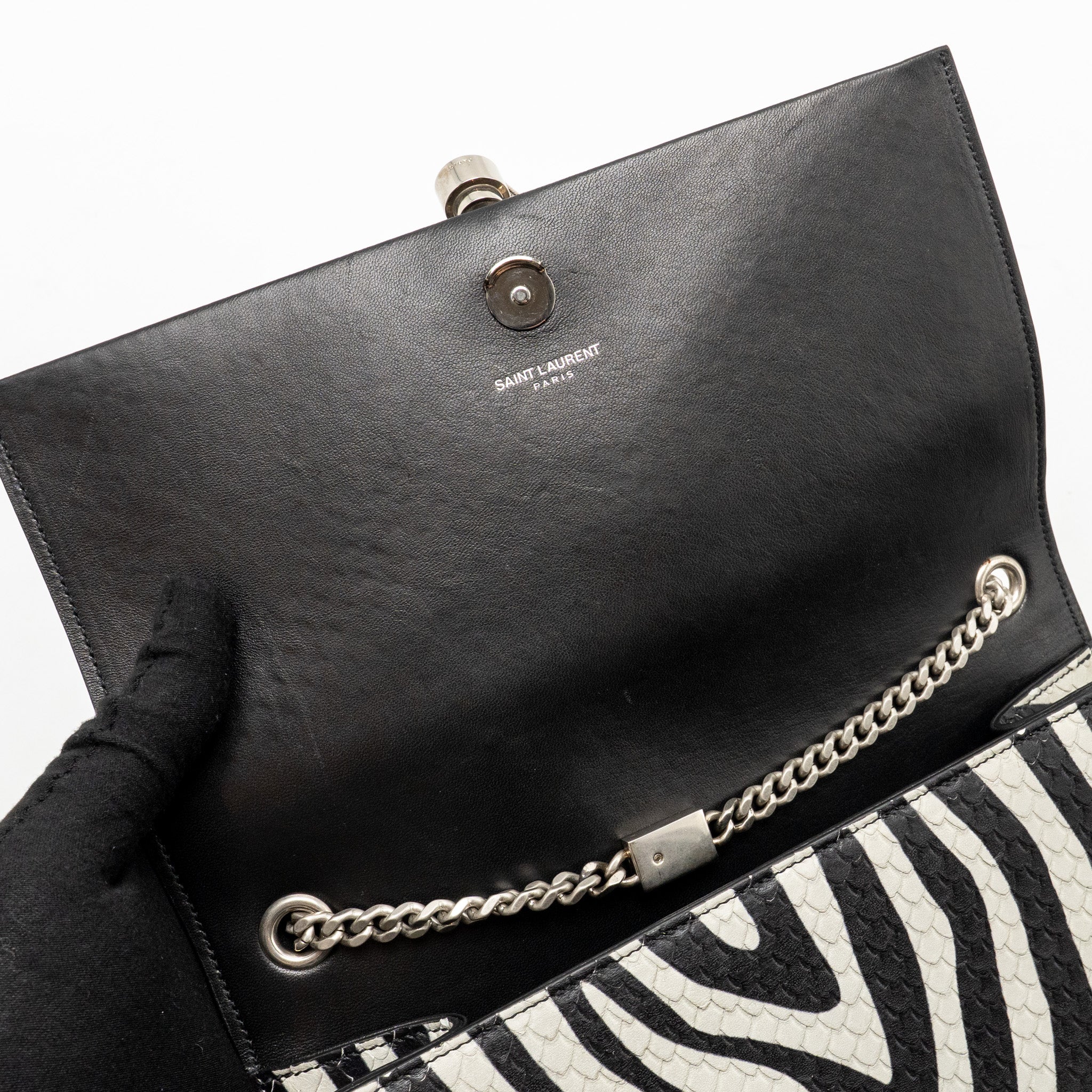 SAINT LAURENT/YSL MEDIUM KATE SHOULDER BAG WITH TASSEL EMBOSSED LEATHER BLACK/WHITE SHW