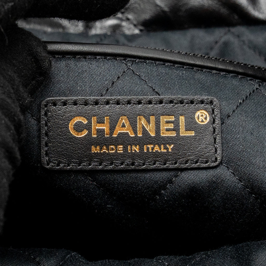 CHANEL MEDIUM 22 BAG SHINY CALFSKIN BLACK GHW (MICROCHIP)