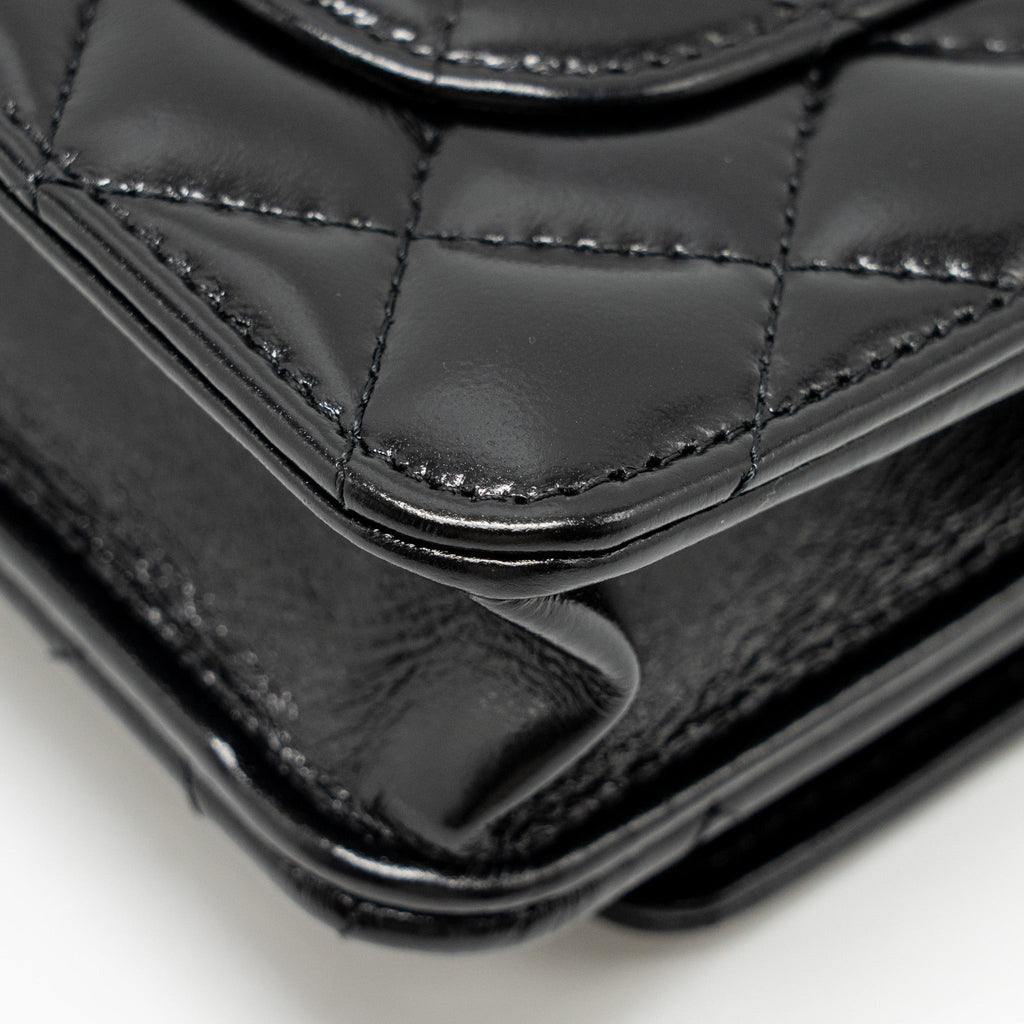 CHANEL WALLET ON CC DETAILED CHAIN SHINY LAMBSKIN BLACK GHW (MICROCHIP)
