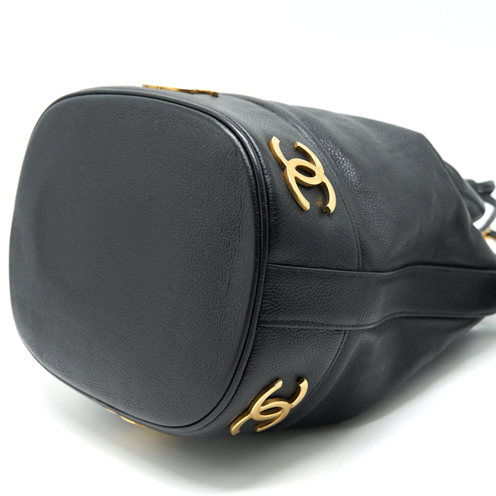 CHANEL VINTAGE CC LOGO PEARL CRUSH CAVIAR BUCKET BAG BLACK