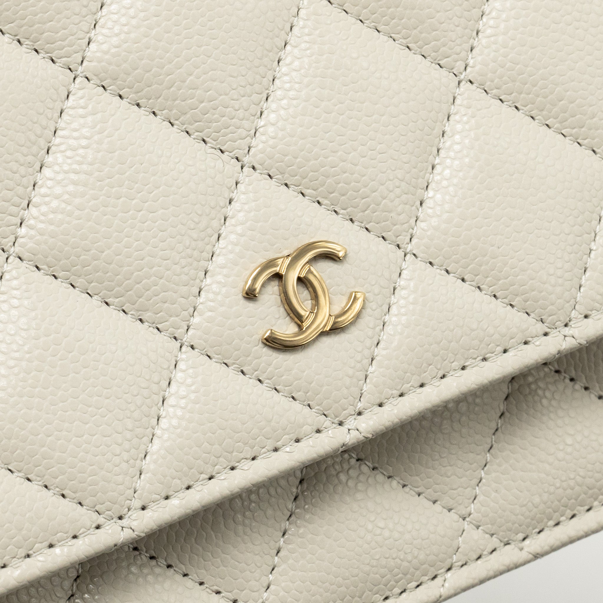 CHANEL CLASSIC WALLET ON CHAIN CAVIAR CREAMY WHITE LGHW(MICROCHIP)