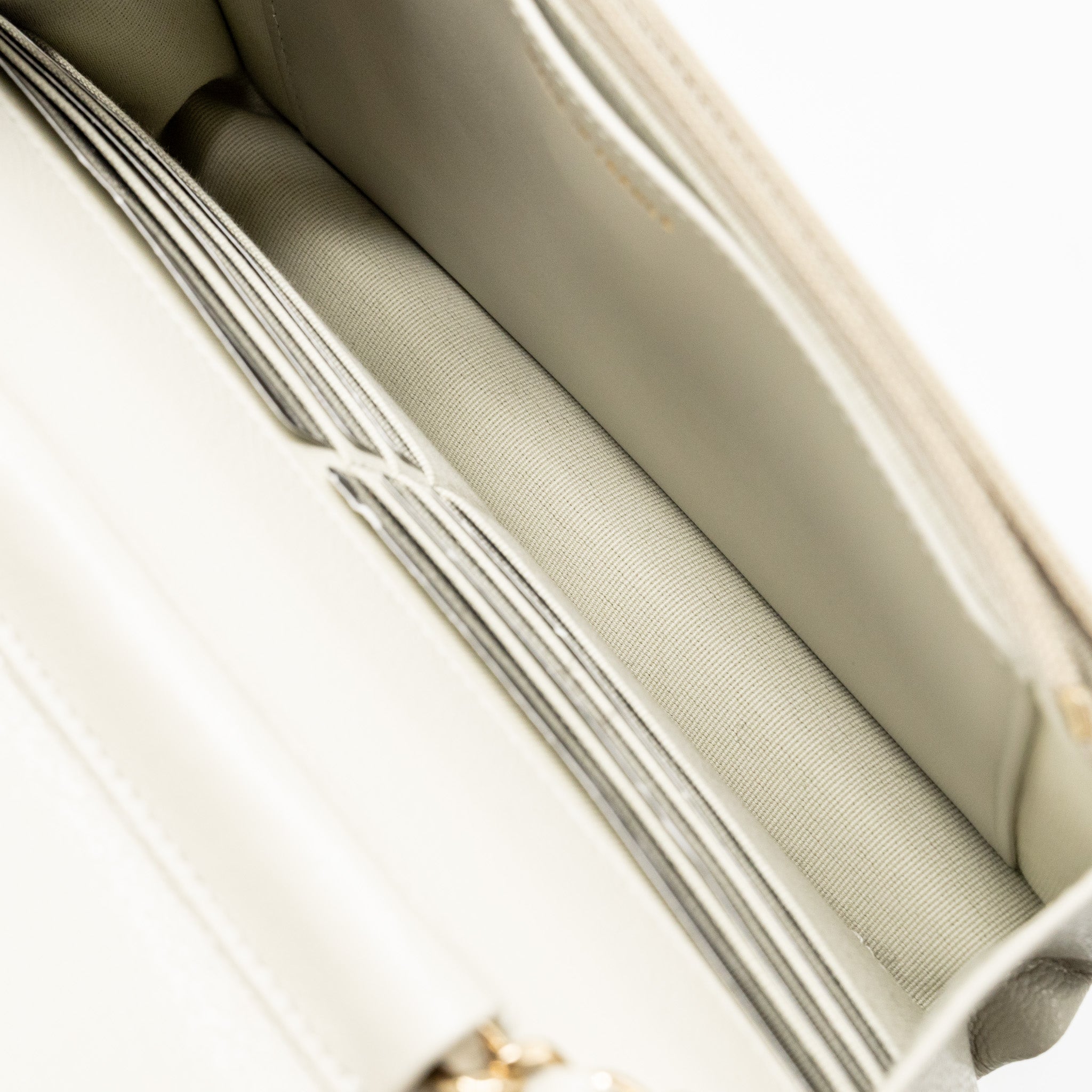 CHANEL CLASSIC WALLET ON CHAIN CAVIAR CREAMY WHITE LGHW(MICROCHIP)