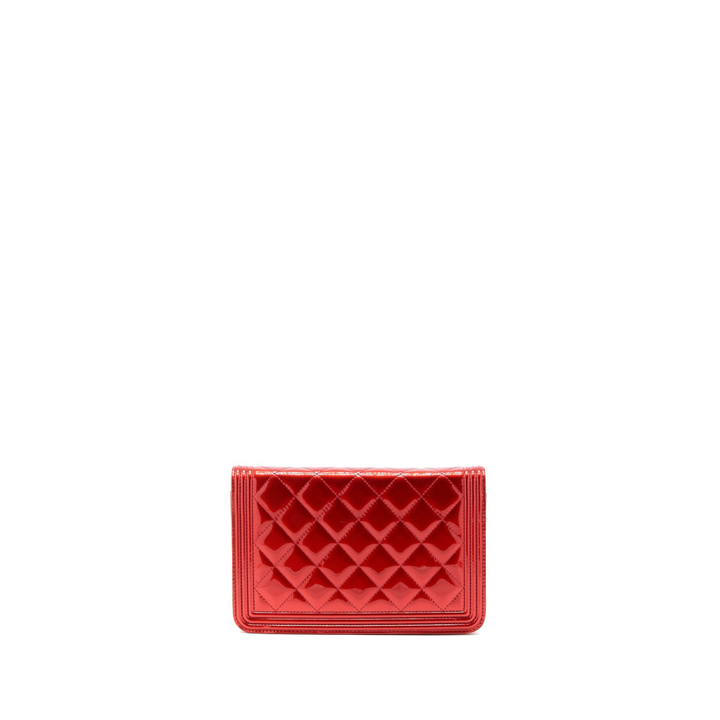 CHANEL BOY WALLET ON CHAIN PATENT METALLIC RED SHW