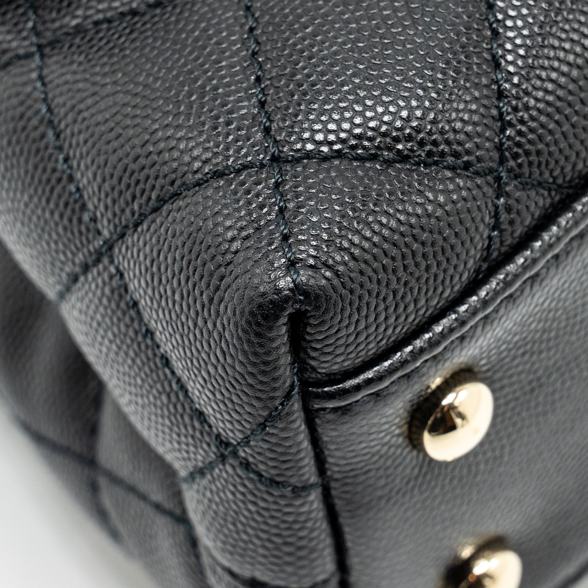 CHANEL SMALL COCO HANDLE CAVIAR BLACK LGHW (MICROCHIP)