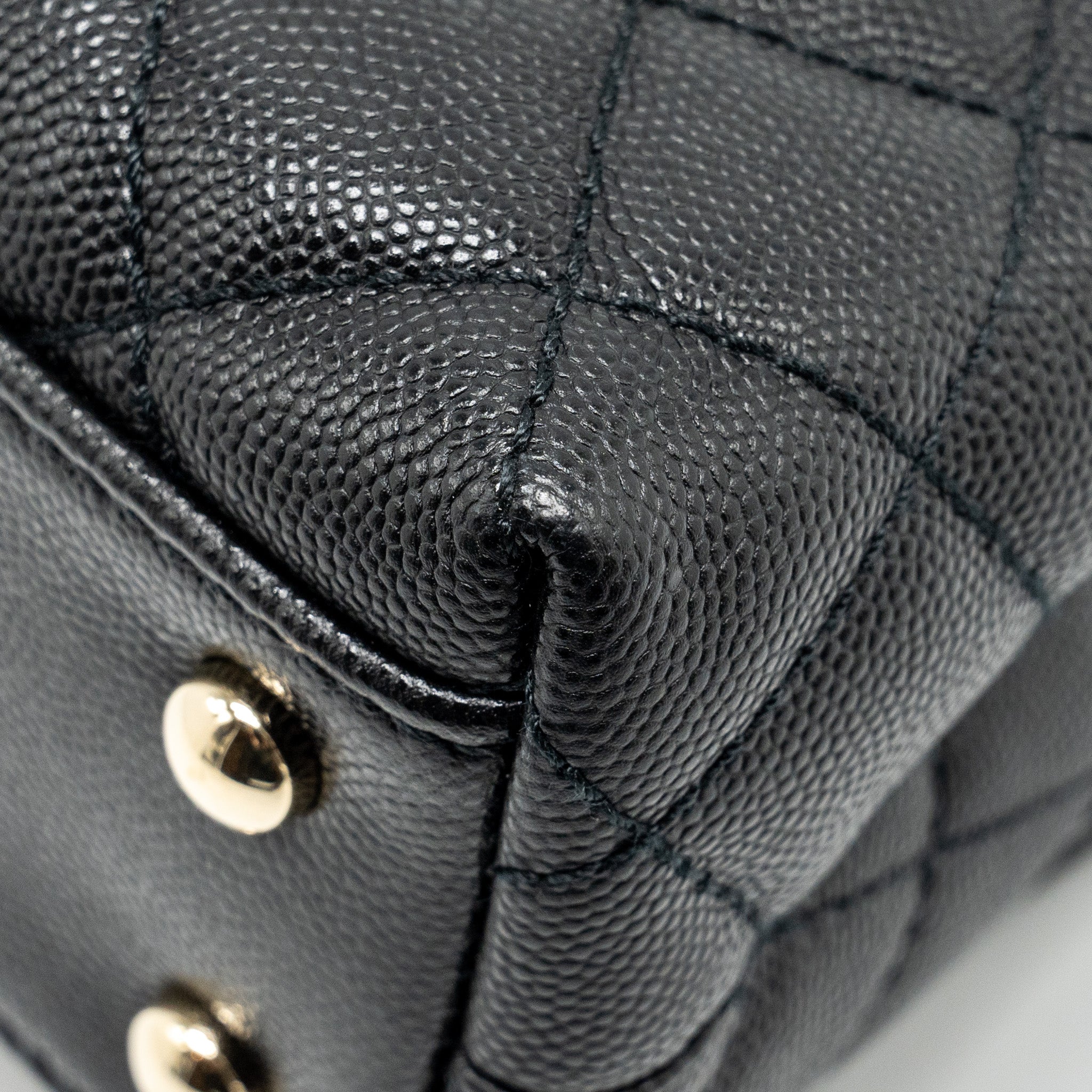 CHANEL SMALL COCO HANDLE CAVIAR BLACK LGHW (MICROCHIP)