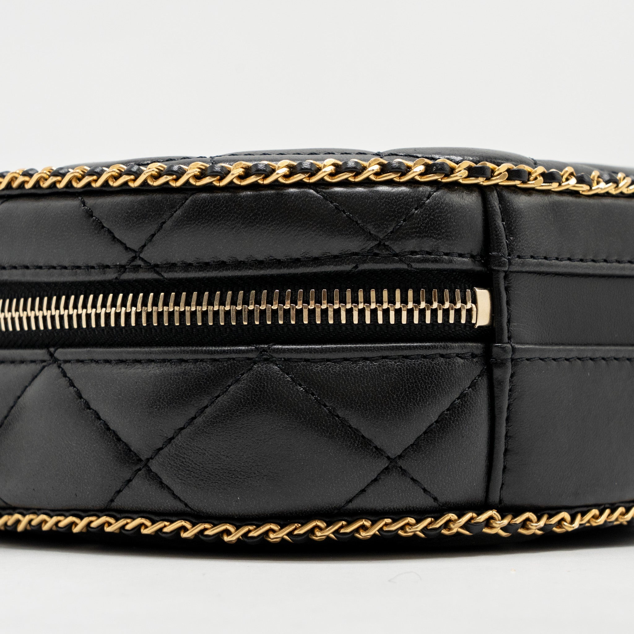 CHANEL ROUND VANITY WITH CHAIN LAMBSKIN BLACK GHW (MICROCHIP)