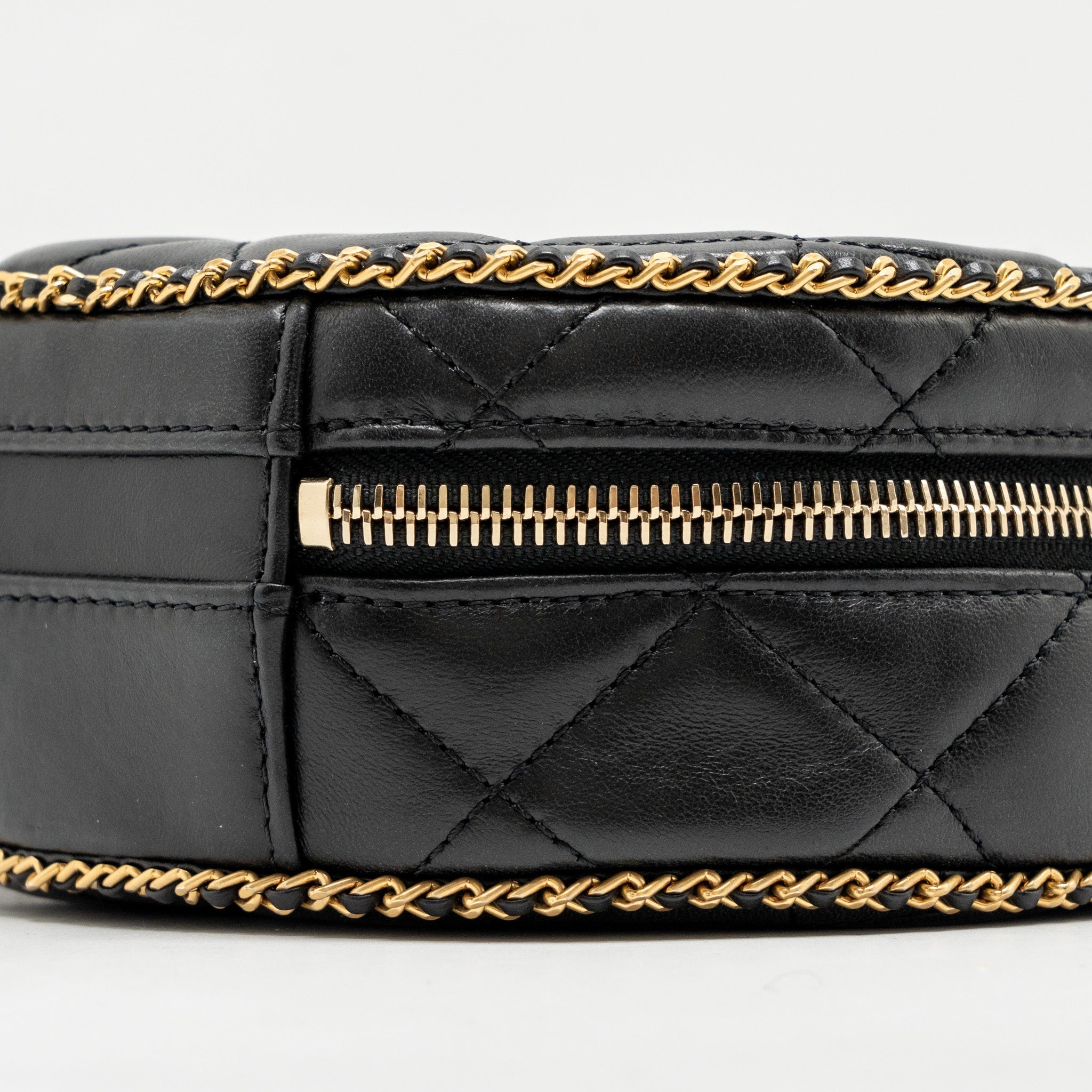 CHANEL ROUND VANITY WITH CHAIN LAMBSKIN BLACK GHW (MICROCHIP)
