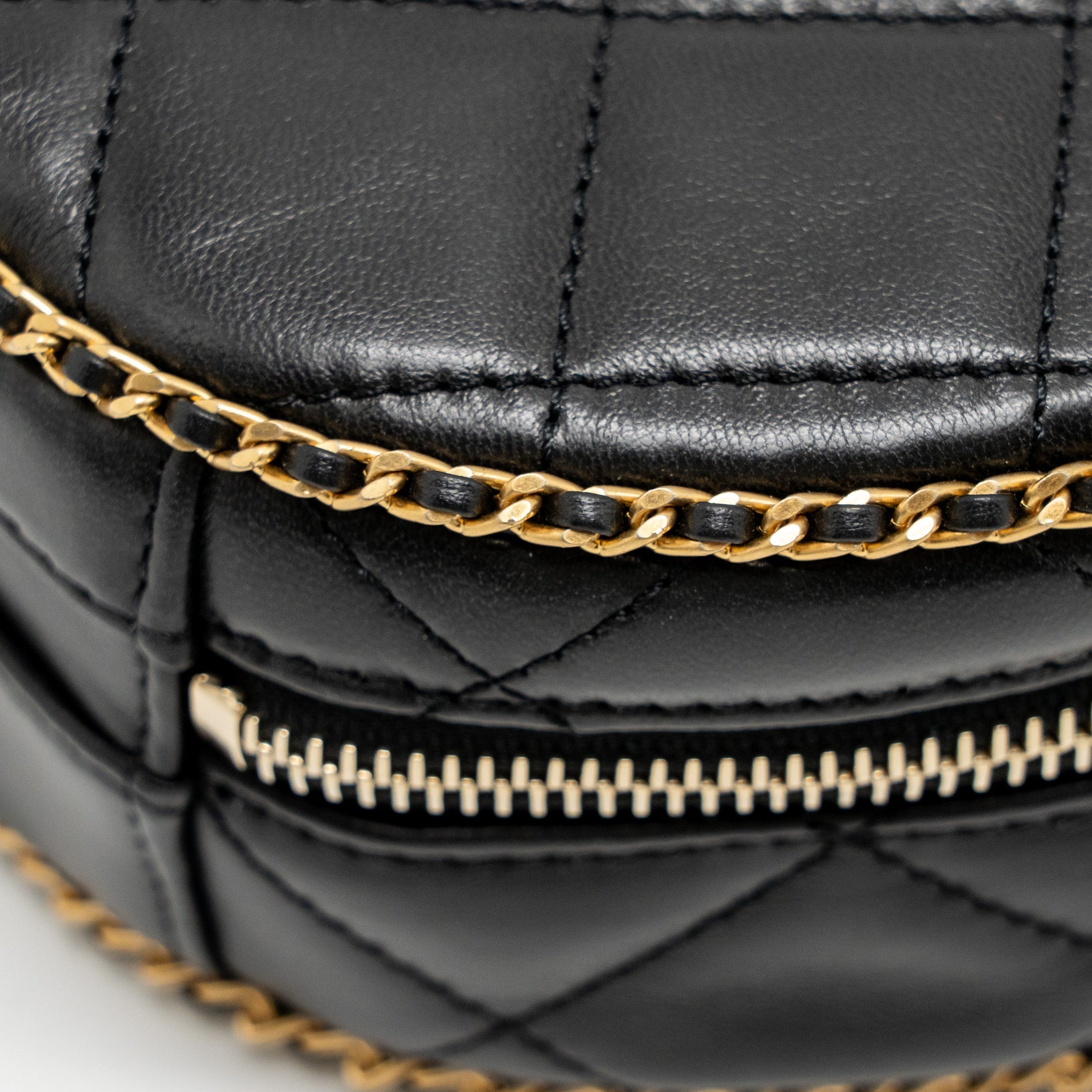 CHANEL ROUND VANITY WITH CHAIN LAMBSKIN BLACK GHW (MICROCHIP)