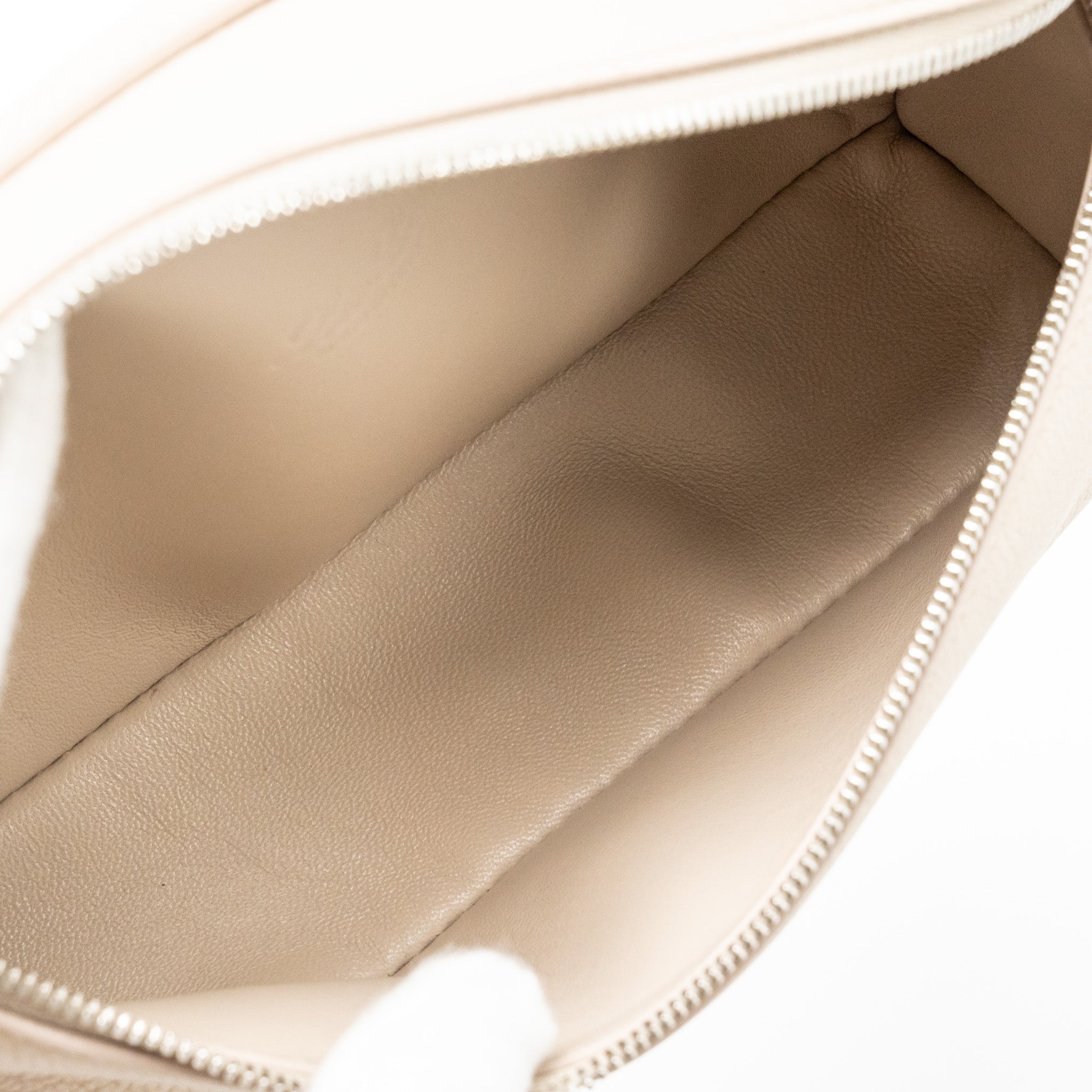 LORO PIANA EXTRA POCKET L19 GRAINED CALFSKIN WHISPER WHITE SHW