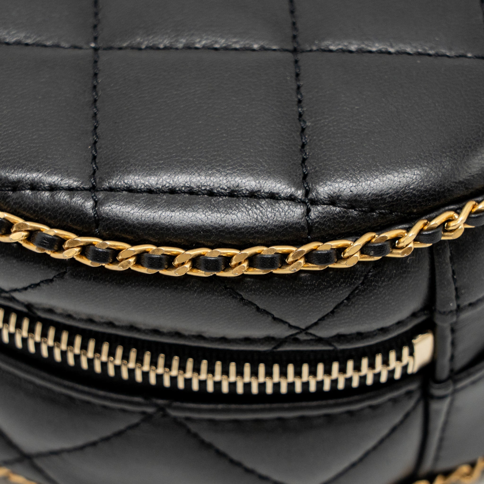 CHANEL ROUND VANITY WITH CHAIN LAMBSKIN BLACK GHW (MICROCHIP)