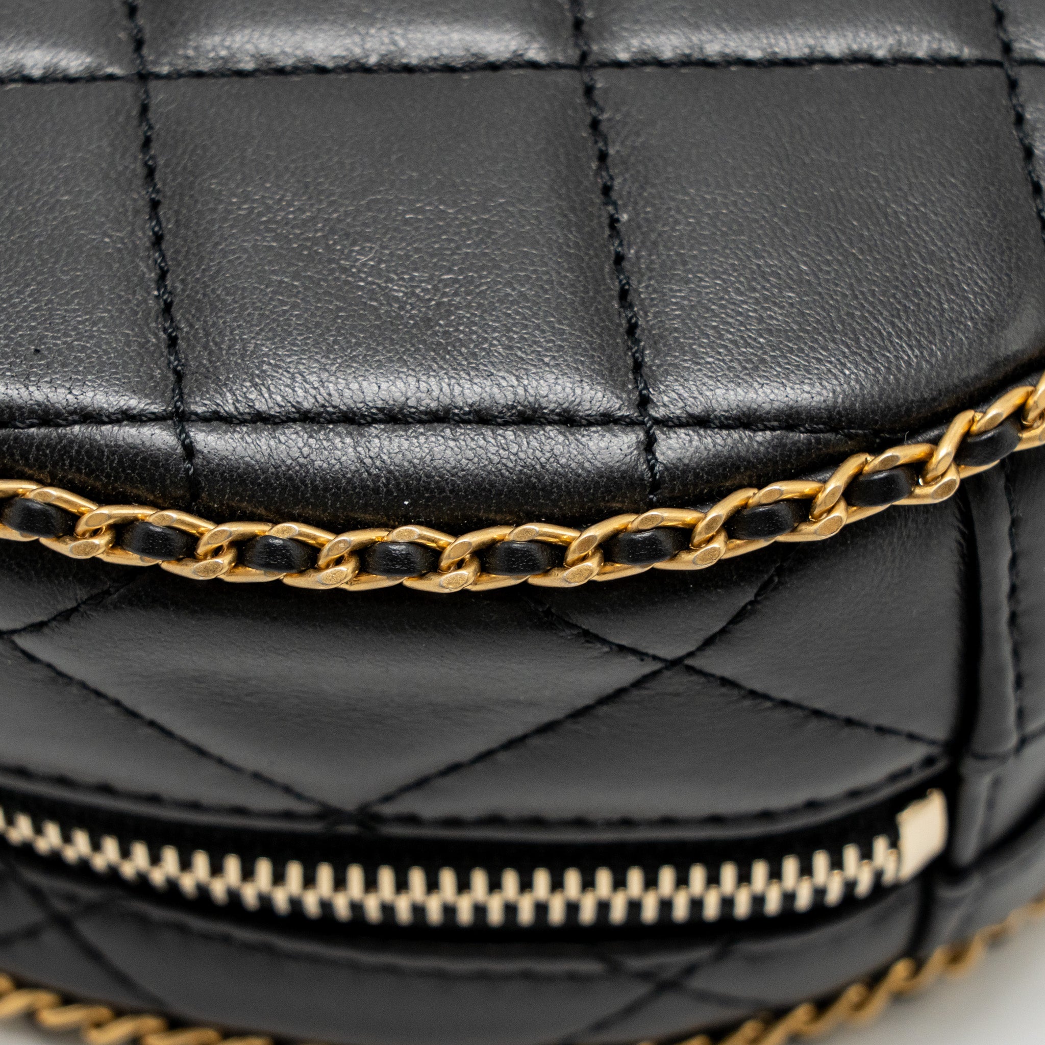 CHANEL ROUND VANITY WITH CHAIN LAMBSKIN BLACK GHW (MICROCHIP)