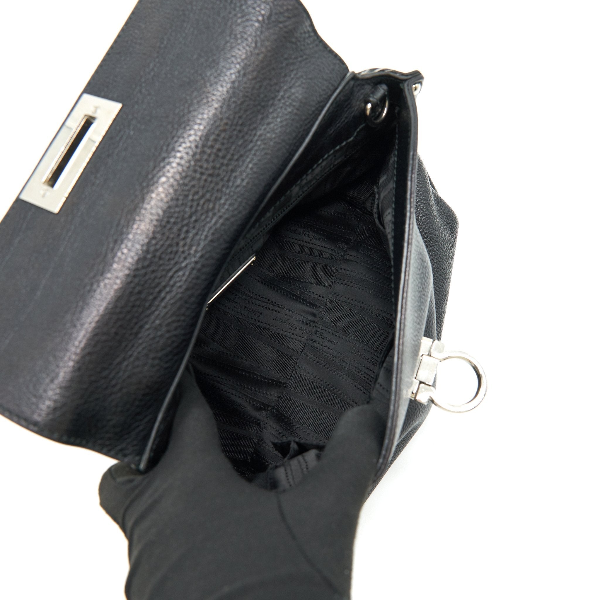 SALVATORE FERRAGAMO SOPHIA HANDLE CROSSBODY BAG IN BLACK SHW