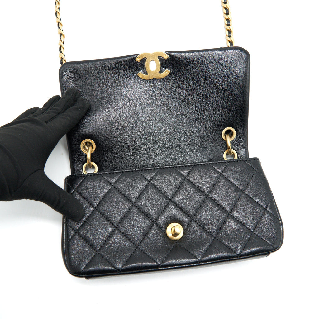 CHANEL SHINY LAMBSKIN FLAP BAG BLACK GHW