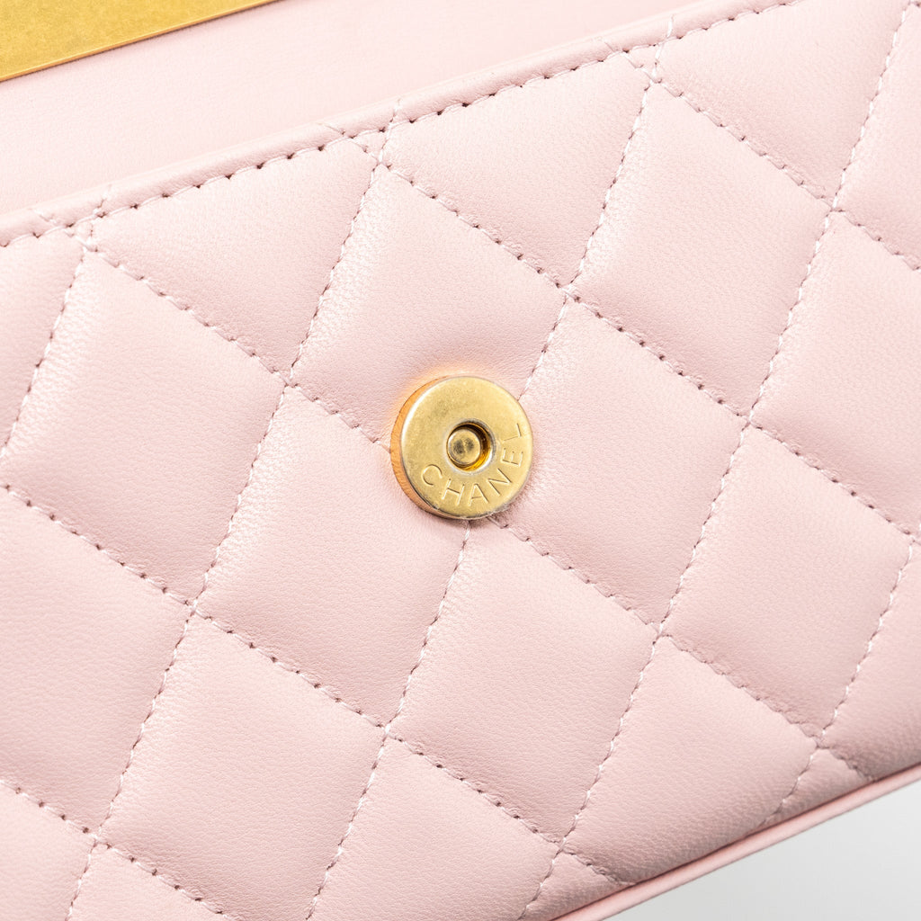 CHANEL 22B FLAP BAG WITH ENAMEL TOP HANDLE LAMBSKIN LIGHT PINK GHW (MICROCHIP)