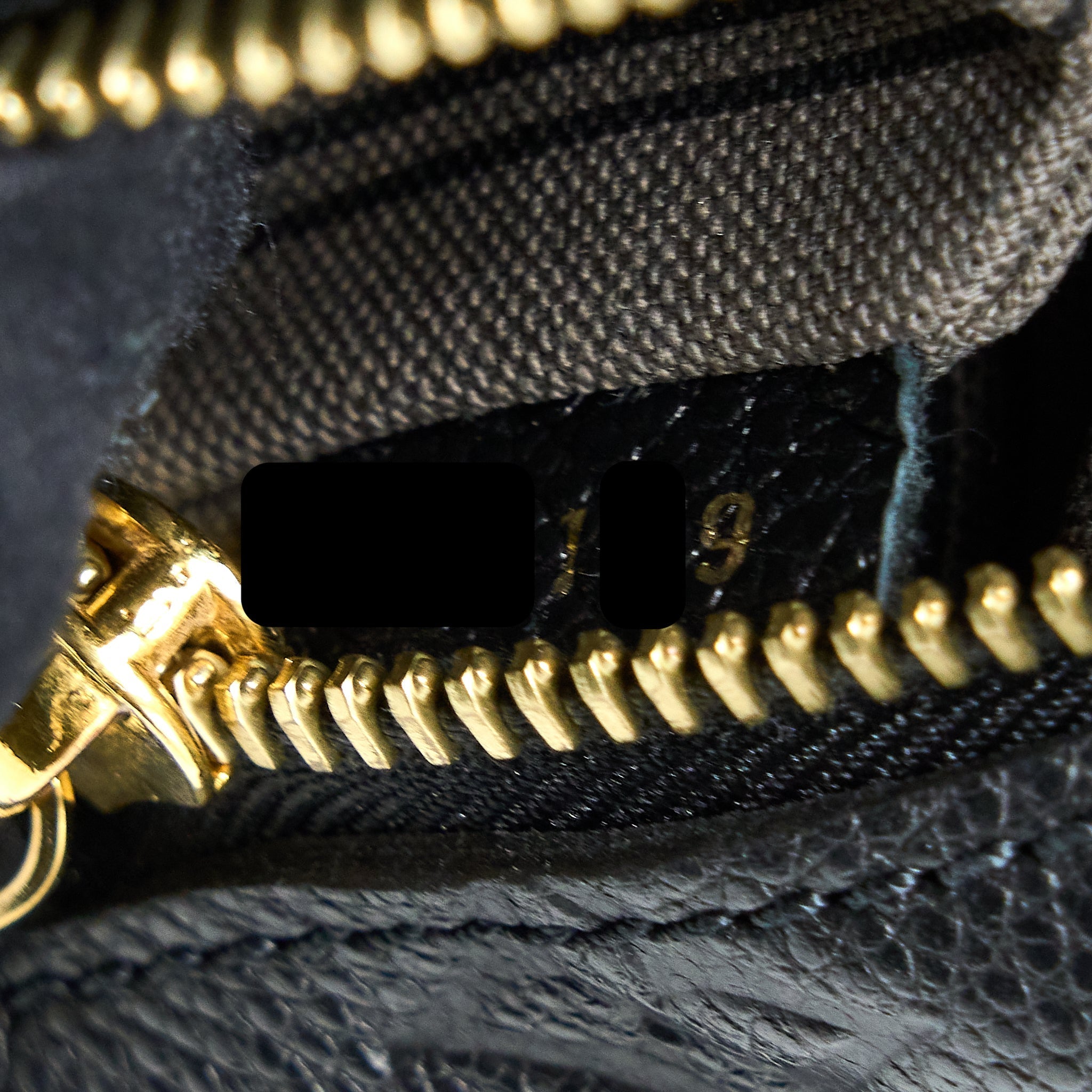LOUIS VUITTON POCHETTE METIS MONOGRAM EMPRIENTE BLACK GHW