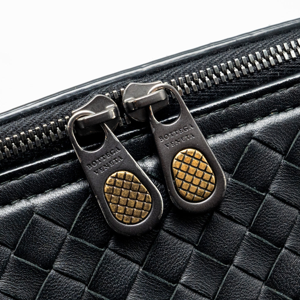 BOTTEGA VENETA SMALL ZIP CLUTCH WITH CHAIN LAMBSKIN BLACK RUTHENIUM HARDWARE