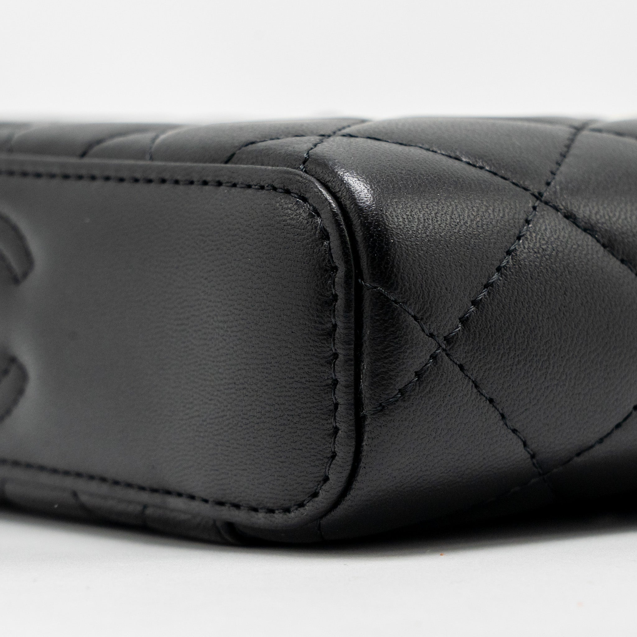 CHANEL SMALL VANITY CLUTCH WITH DETAIL CHAIN CAVIAR BLACK GHW (MICROCHIP)