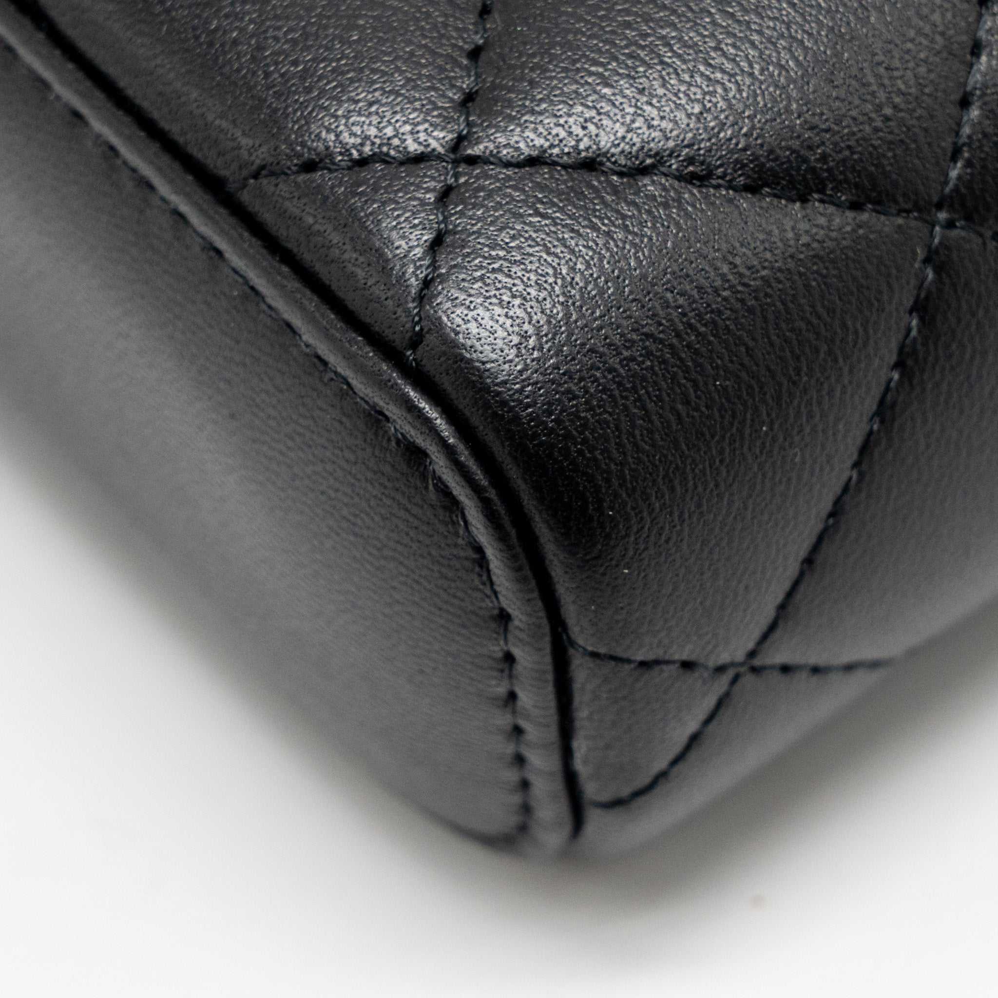 CHANEL SMALL VANITY CLUTCH WITH DETAIL CHAIN CAVIAR BLACK GHW (MICROCHIP)