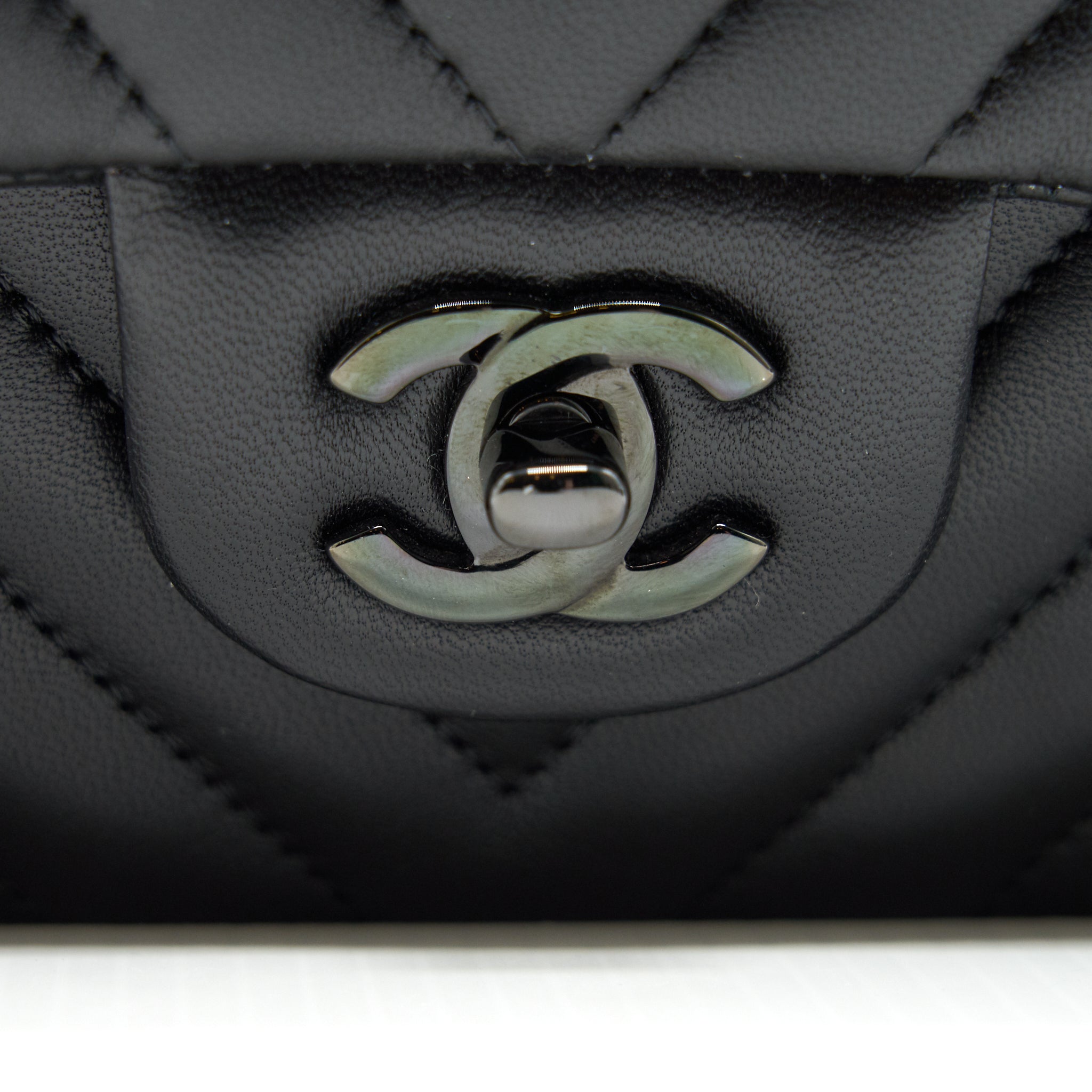 CHANEL CHEVRON MEDIUM CLASSIC DOUBLE FLAP BAG SO BLACK