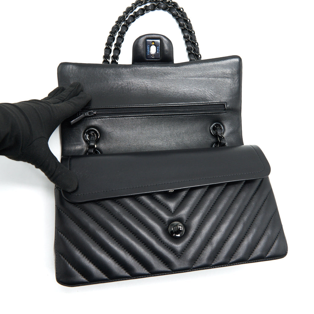 CHANEL CHEVRON MEDIUM CLASSIC DOUBLE FLAP BAG SO BLACK
