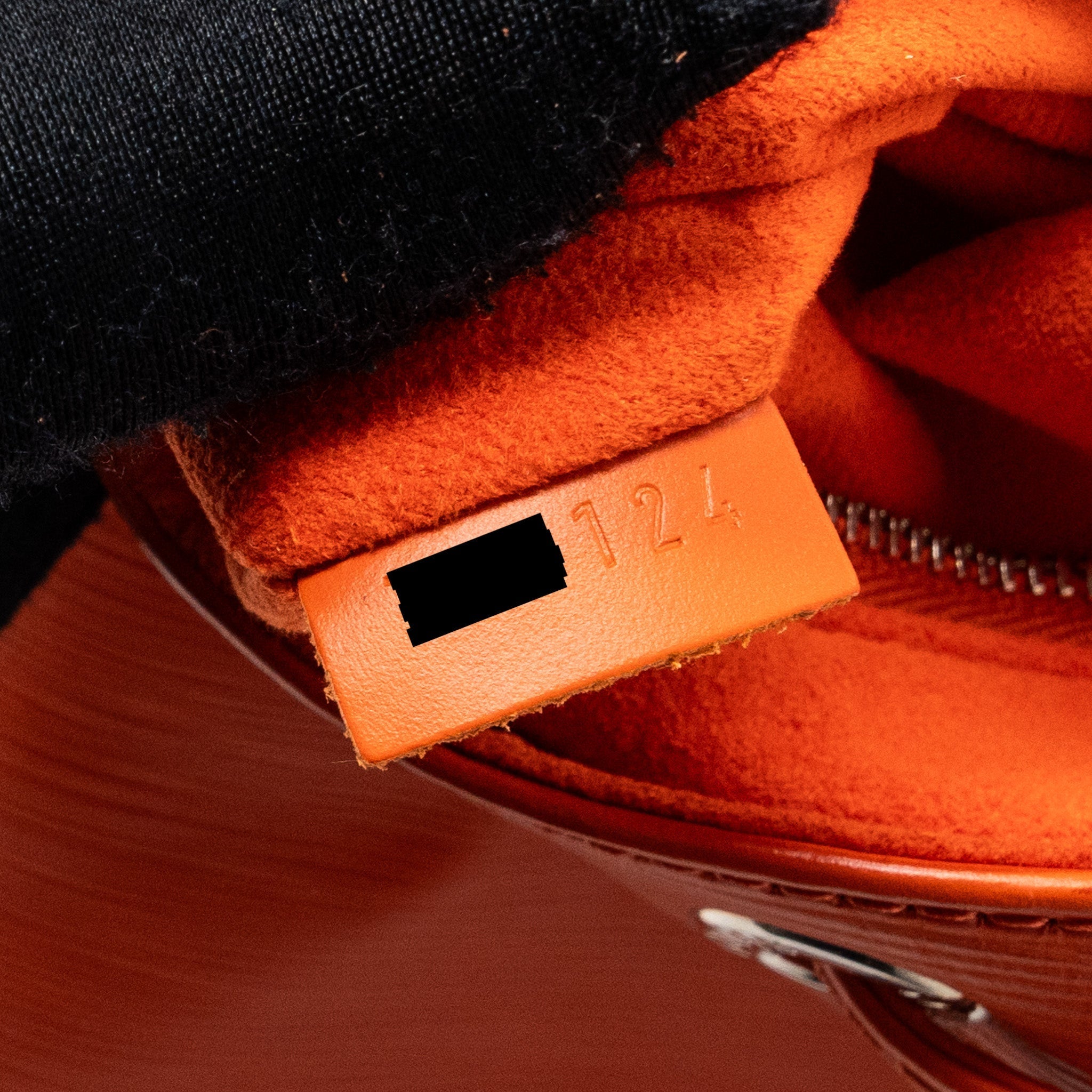 LOUIS VUITTON PETIT NOE EPI ORANGE SHW