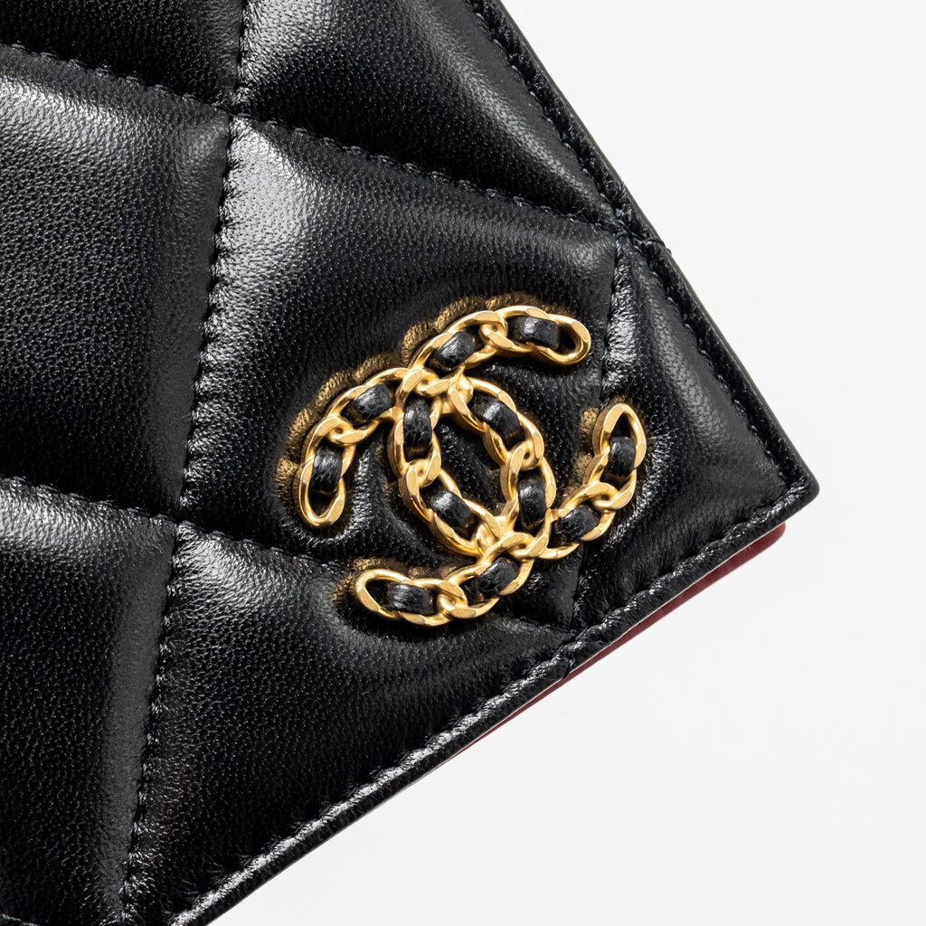 CHANEL 19 PASSPORT HOLDER LAMBSKIN BLACK GHW(MICROCHIP)
