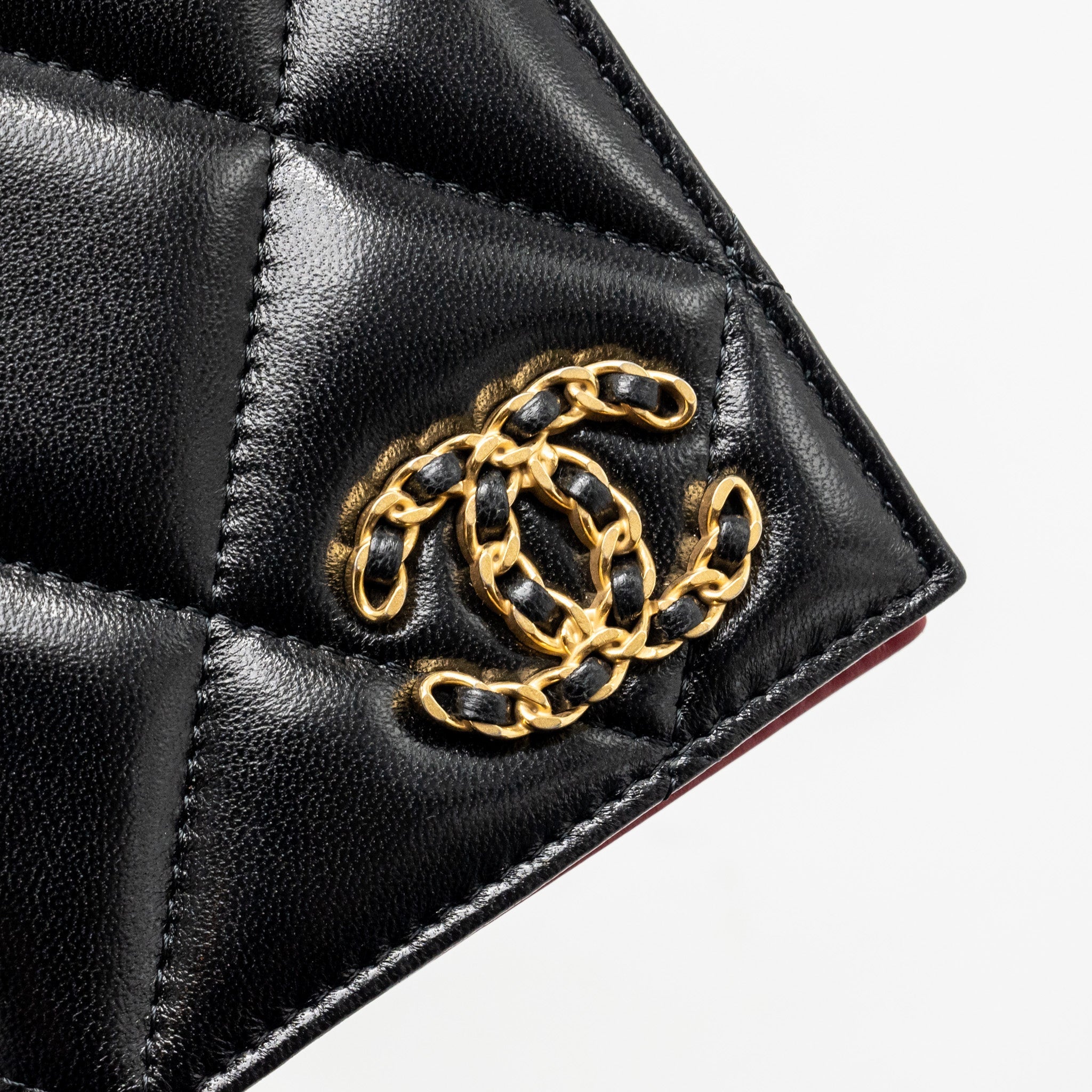 CHANEL 19 PASSPORT HOLDER LAMBSKIN BLACK GHW(MICROCHIP)