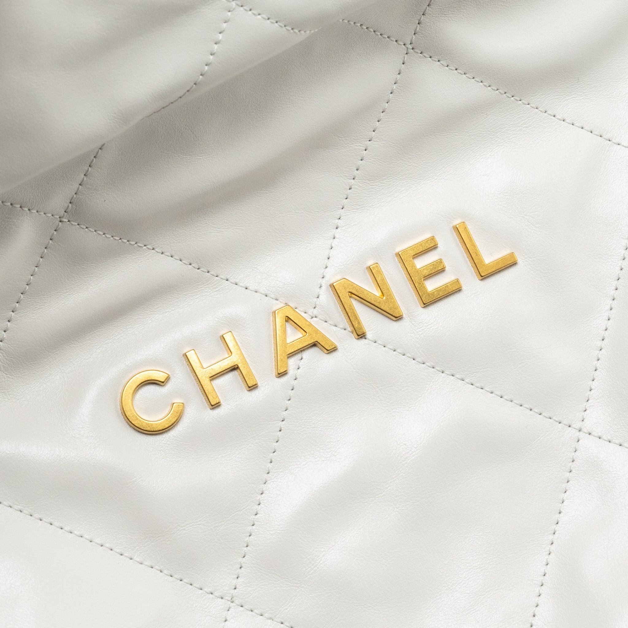 CHANEL MEDIUM 22 BAG GOLD LETTER SHINY CALFSKIN WHITE GHW (MICROCHIP)