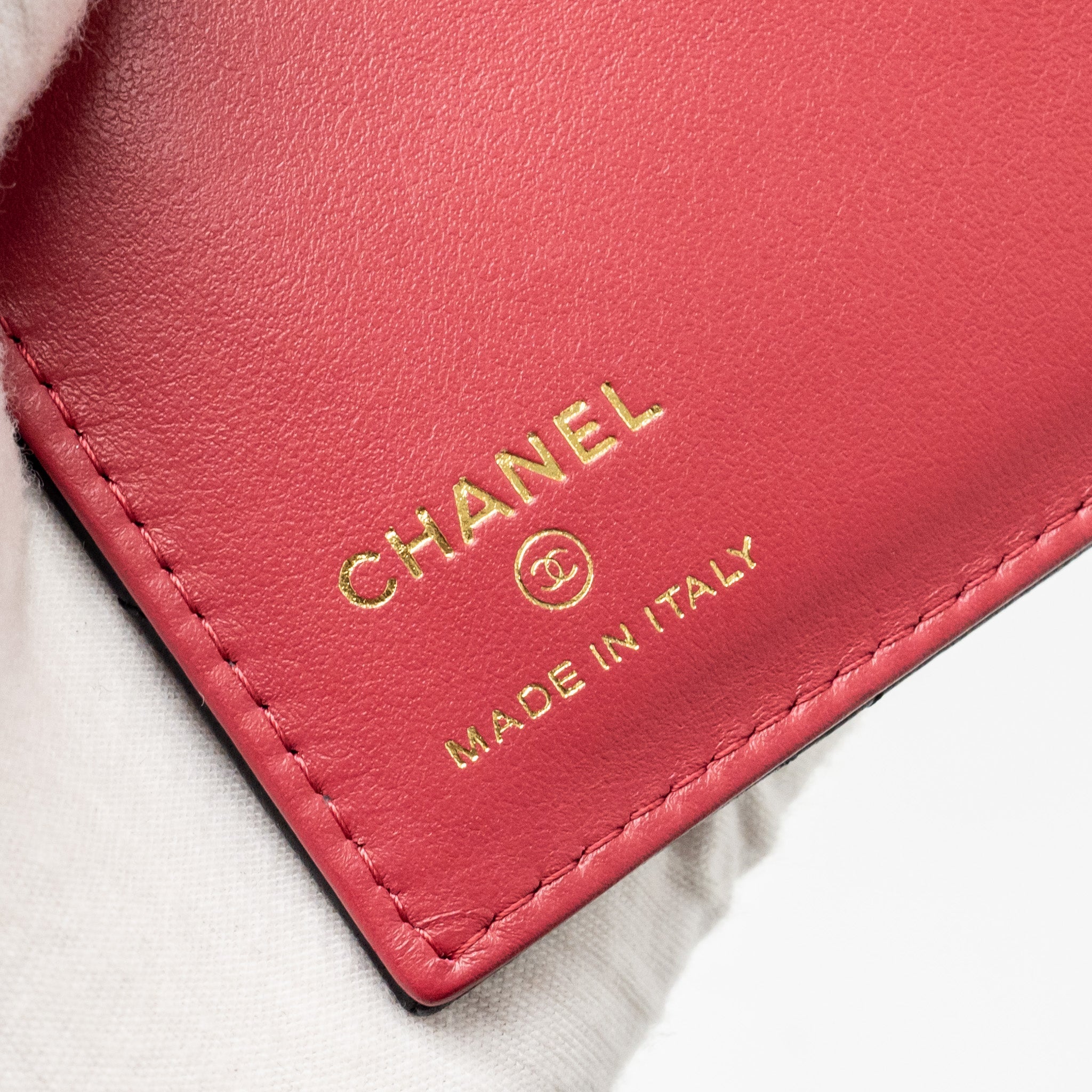 CHANEL 19 PASSPORT HOLDER LAMBSKIN BLACK GHW(MICROCHIP)