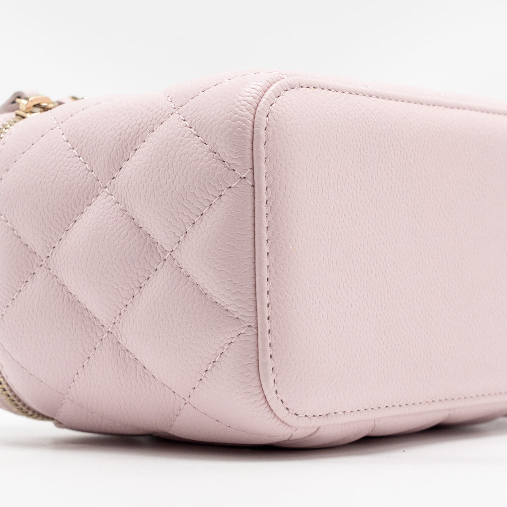 CHANEL 22P LONG VANITY CASE WITH LOGO CHAIN LIGHT PINK CAVIAR LGHW