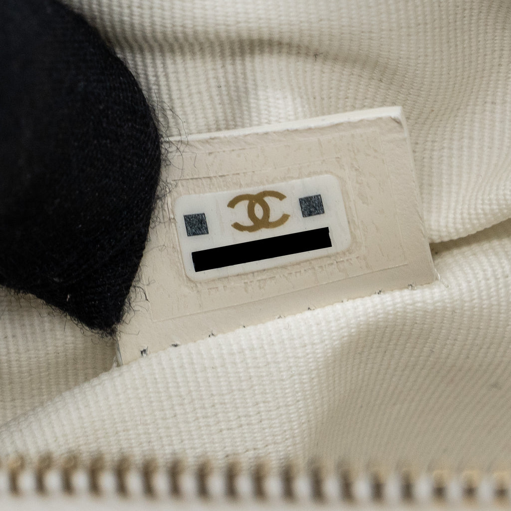 CHANEL 23C ROUND CLUTCH LAMBSKIN WHITE LGHW (MICROCHIP)
