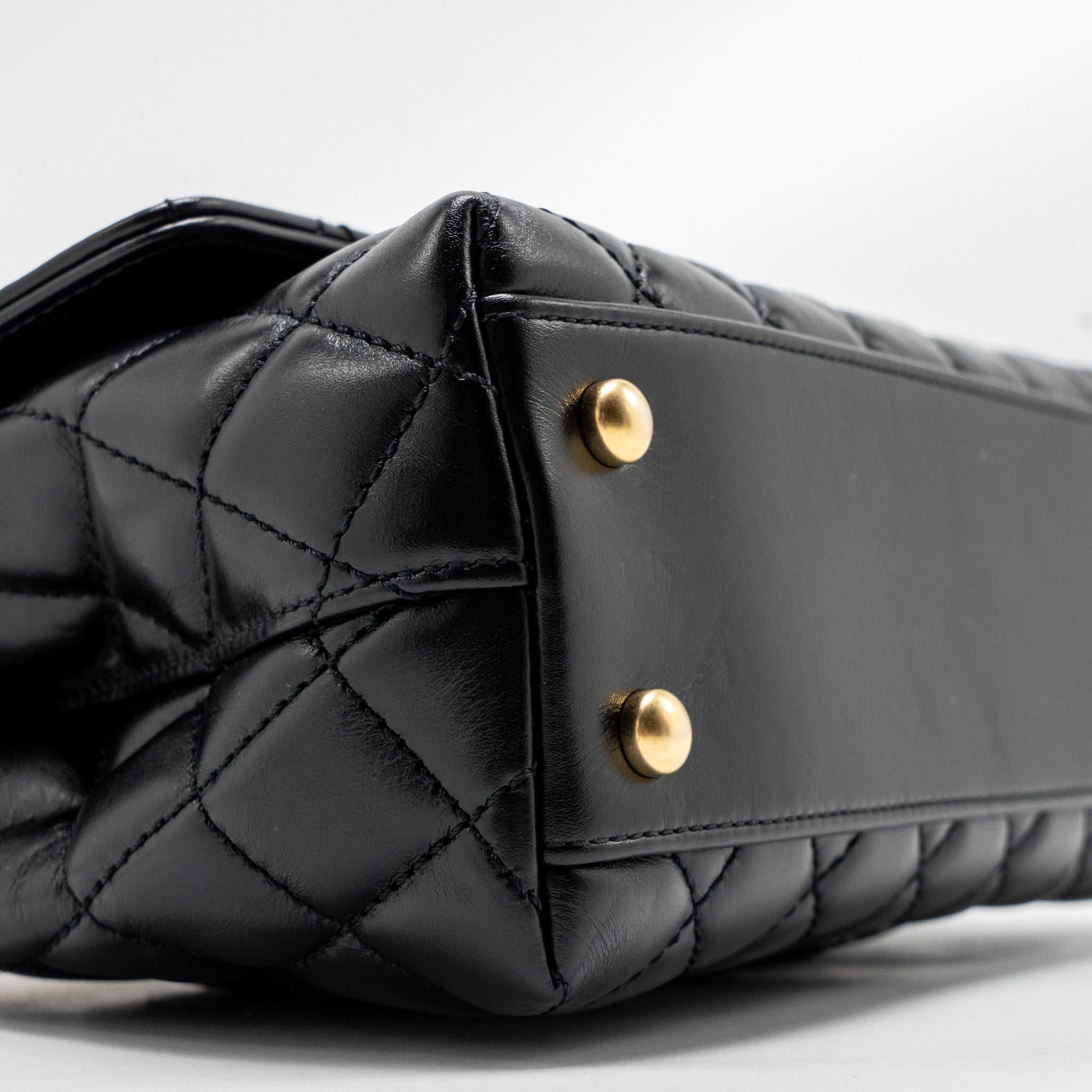 CHANEL DETAILED METAL HANDLE SMALL COCO HANDLE FLAP BAG CALFSKIN BLACK GHW (MICROCHIP)