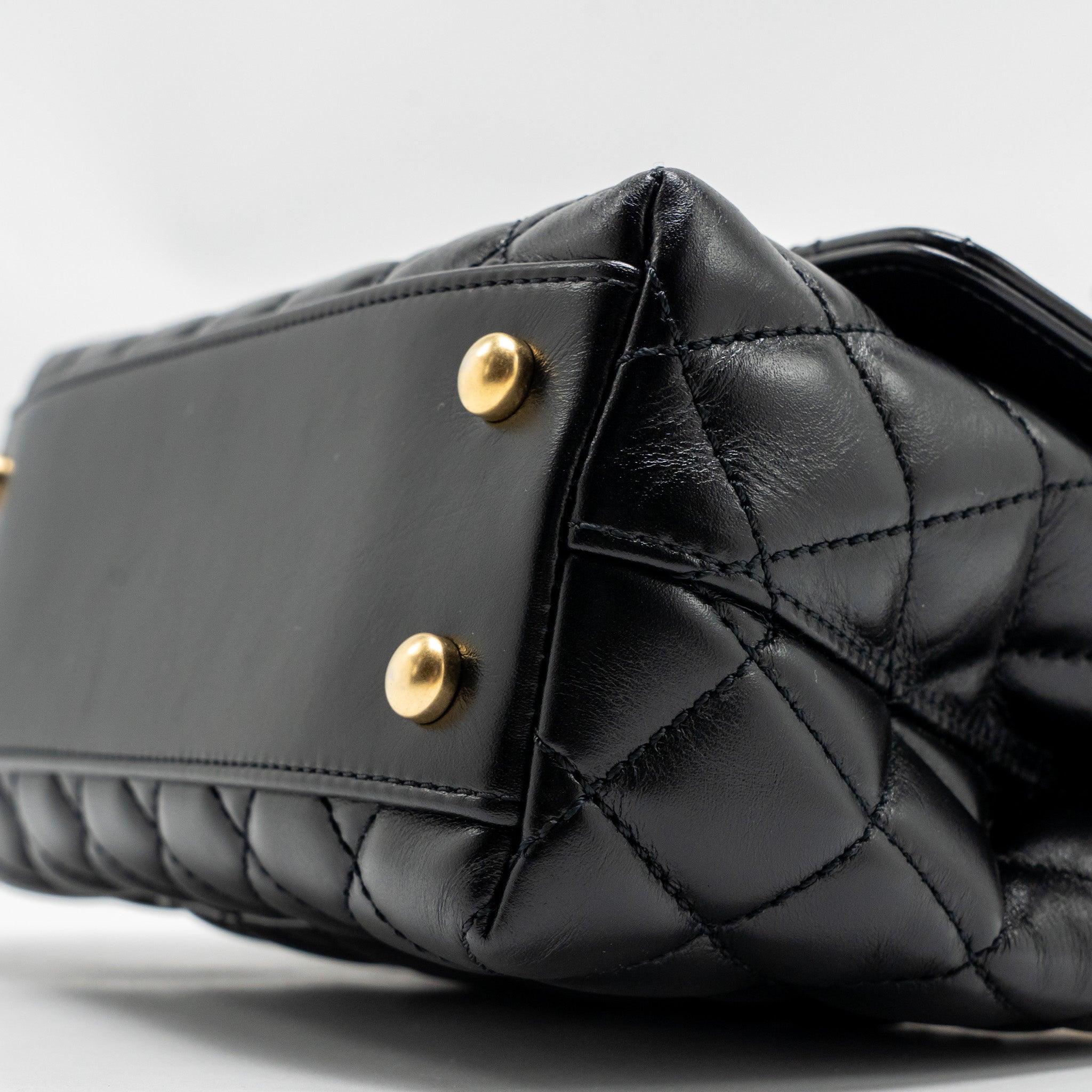 CHANEL DETAILED METAL HANDLE SMALL COCO HANDLE FLAP BAG CALFSKIN BLACK GHW (MICROCHIP)