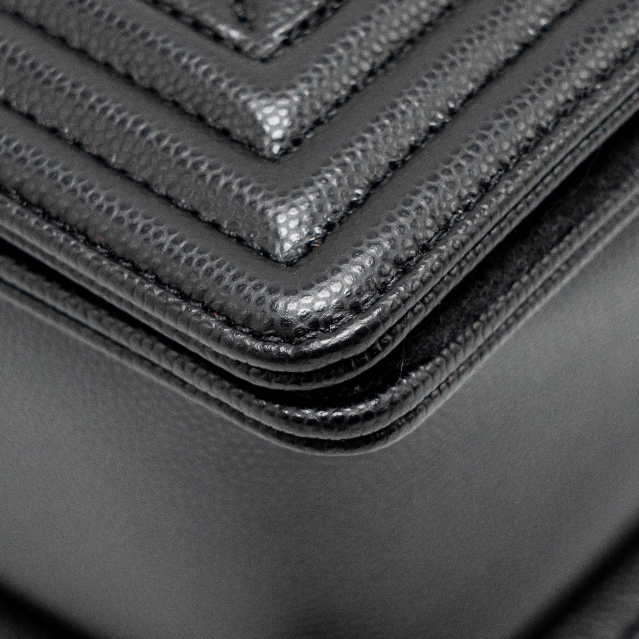 CHANEL NEW MEDIUM BOY BAG CAVIAR BLACK GHW (MICROCHIP)