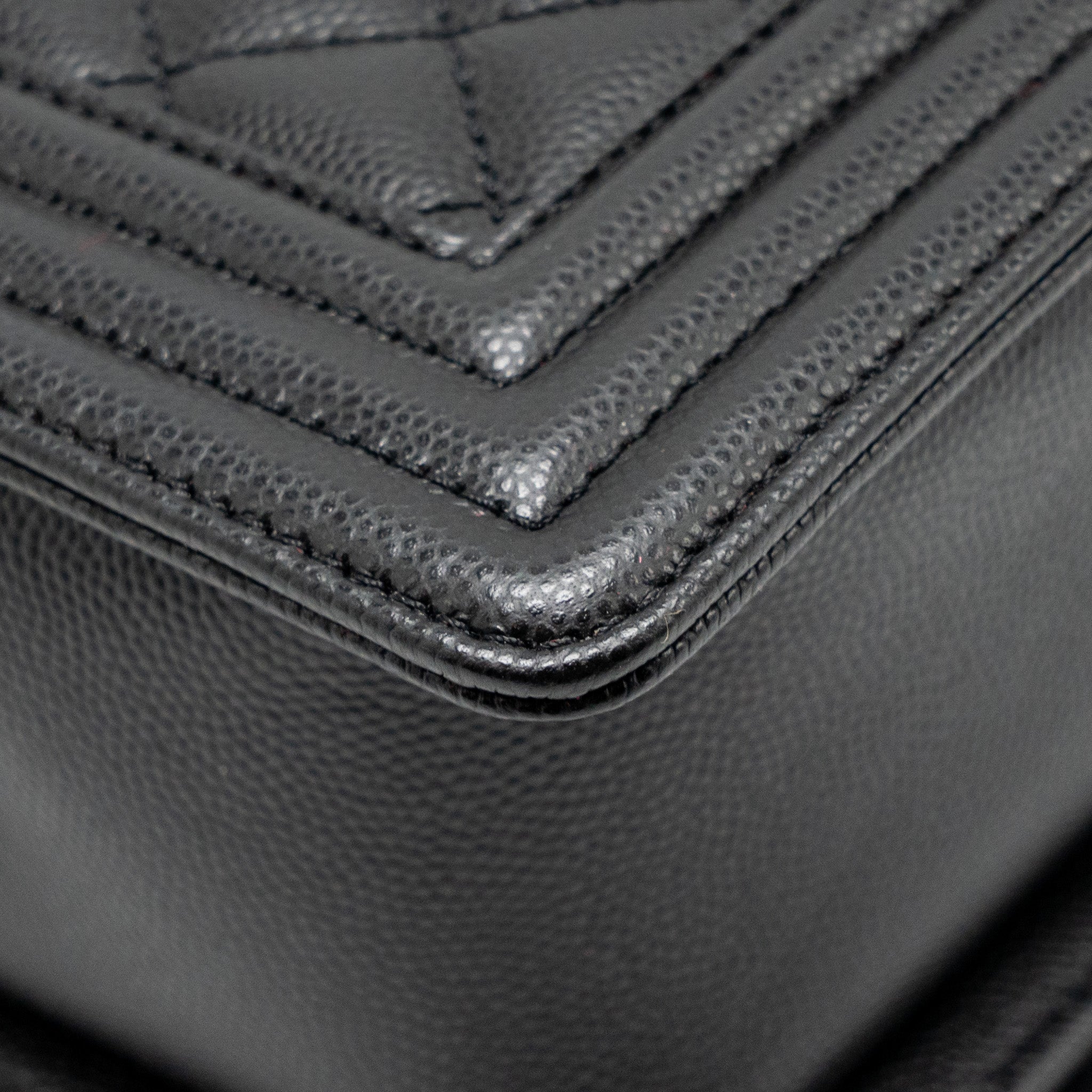 CHANEL NEW MEDIUM BOY BAG CAVIAR BLACK GHW (MICROCHIP)