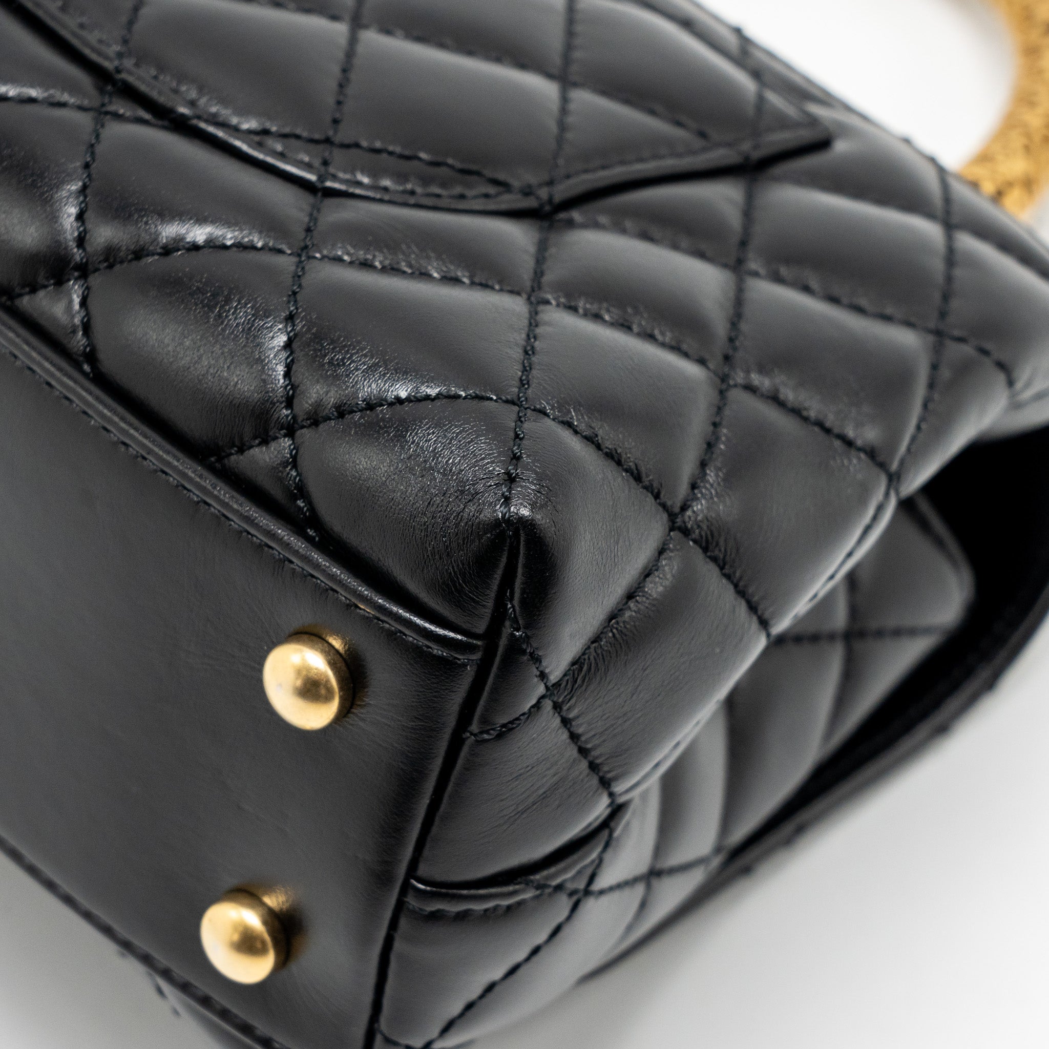 CHANEL DETAILED METAL HANDLE SMALL COCO HANDLE FLAP BAG CALFSKIN BLACK GHW (MICROCHIP)